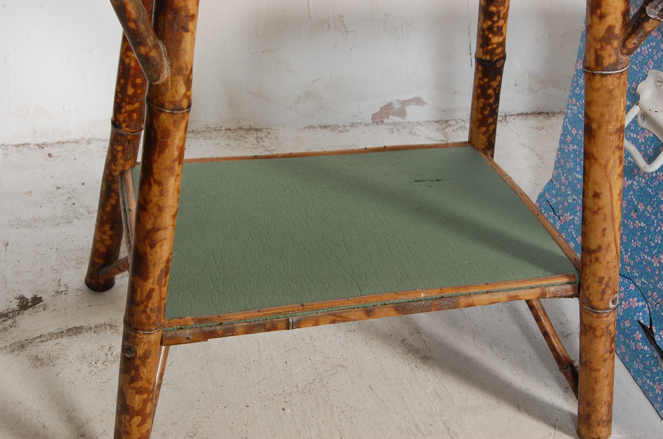 ANTIQUE STYLE PINE BLANKET BOX AND BAMBOO SIDE TABLE - Image 4 of 5