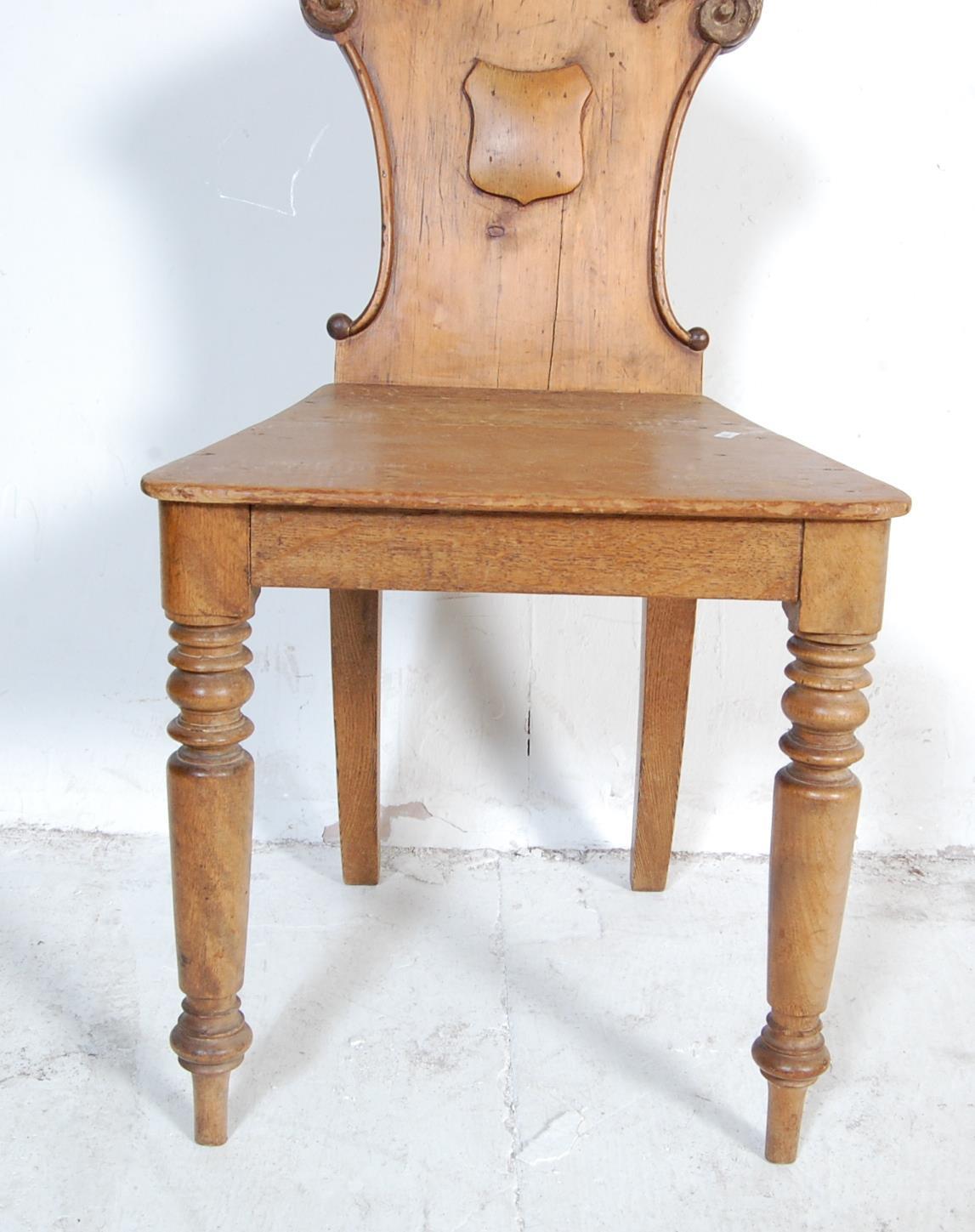 19TH CENTURY VICTORIAN OAK CARVED HALL CHAIR - Image 5 of 5