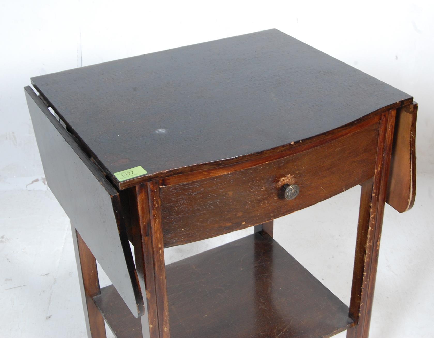 MID 20TH CENTURY OAK SIDE / OCCASIONAL TABLE - Image 3 of 5