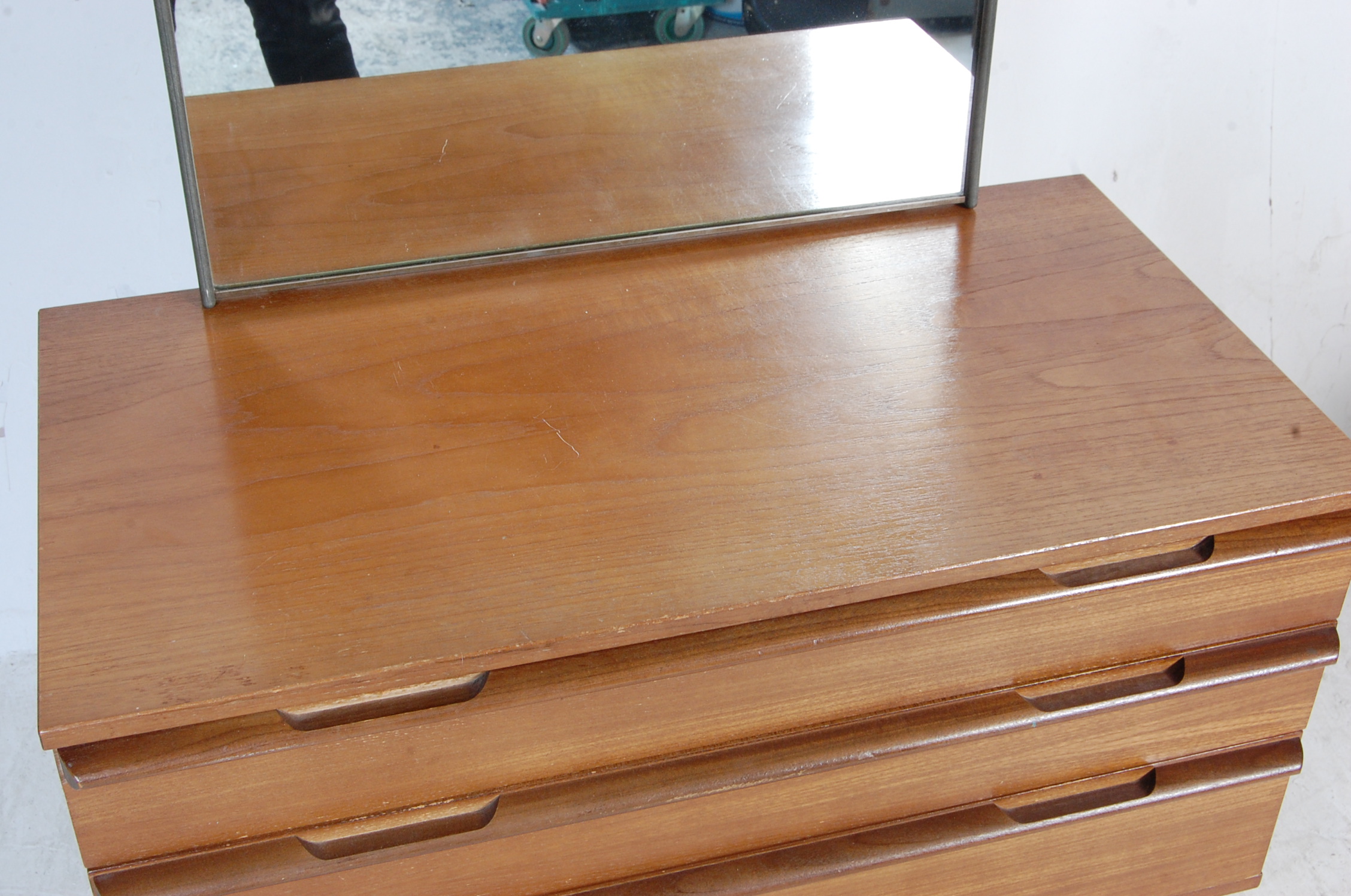 VINTAGE 20TH CENTURY TEAK WOOD DRESSING TABLE CHEST BY AVALON - Image 4 of 6