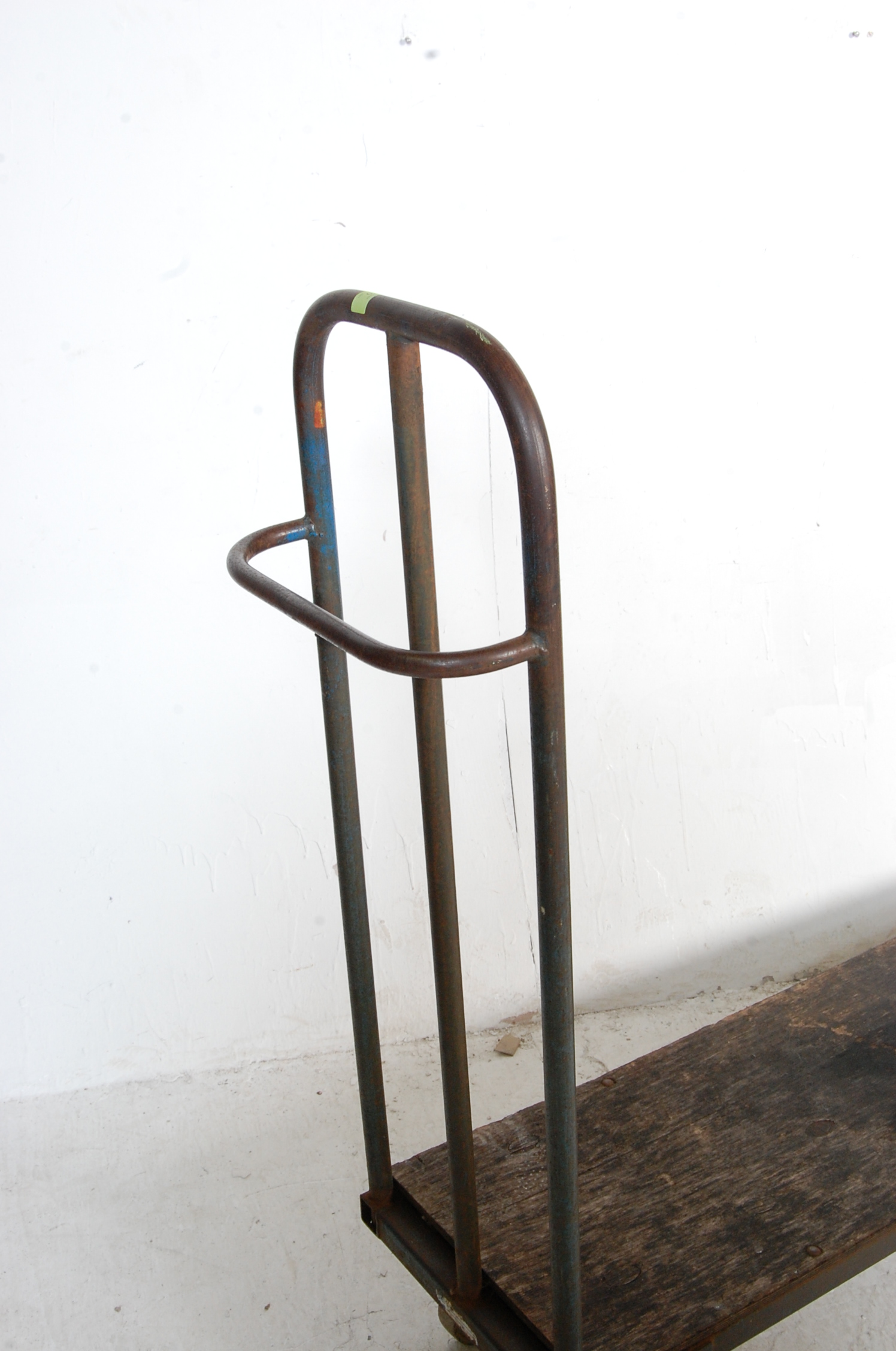 20TH CENTURY VINTAGE FACTORY INDUSTRIAL METAL TROLLEY - Image 3 of 7