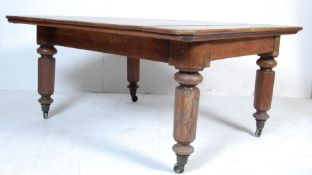 19TH CENTURY VICTORIAN OAK EXTENDING DINING TABLE