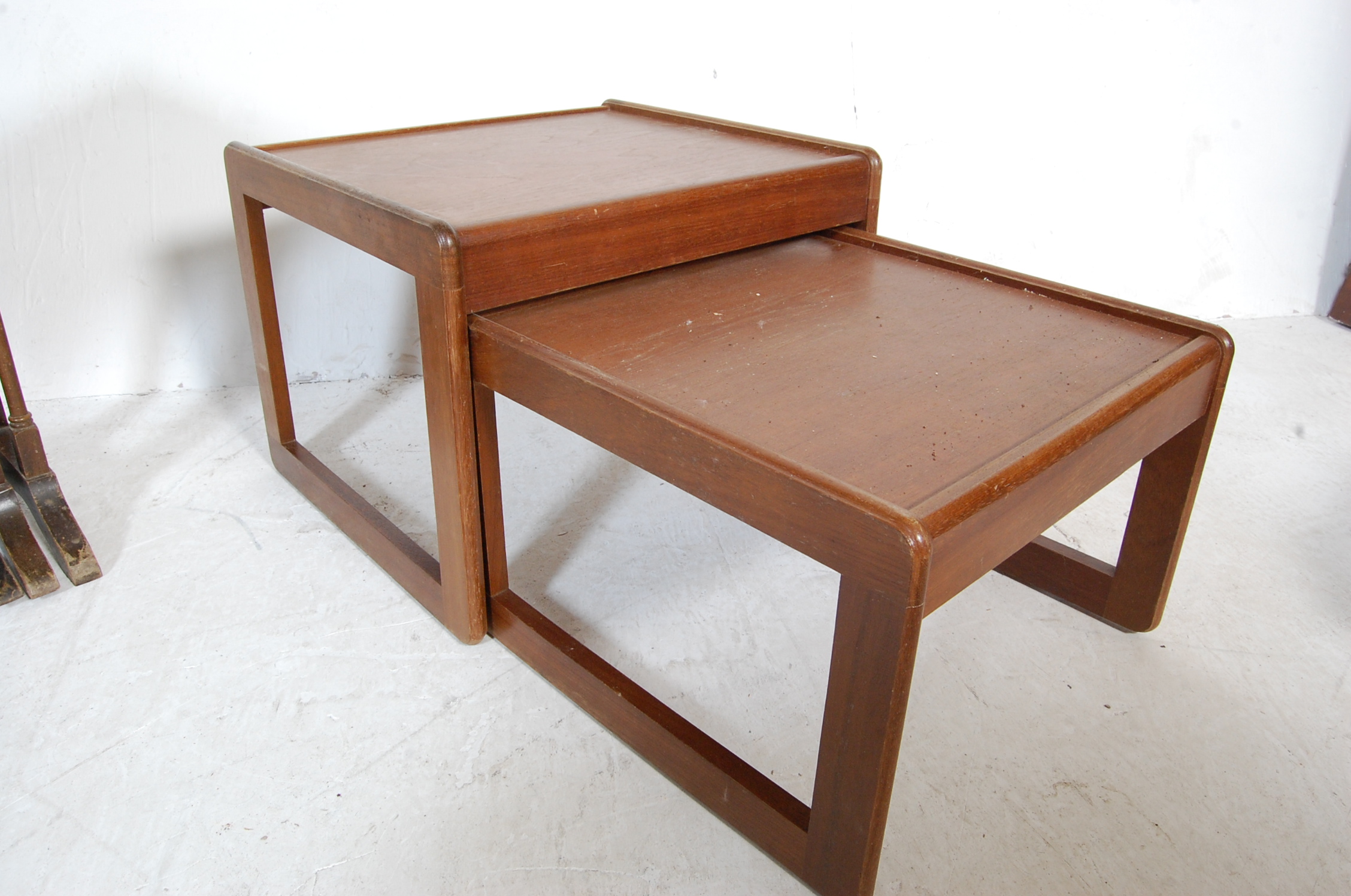 GROUP OF 20TH CENTURY OCCASIONAL FURNITURE - Image 4 of 10