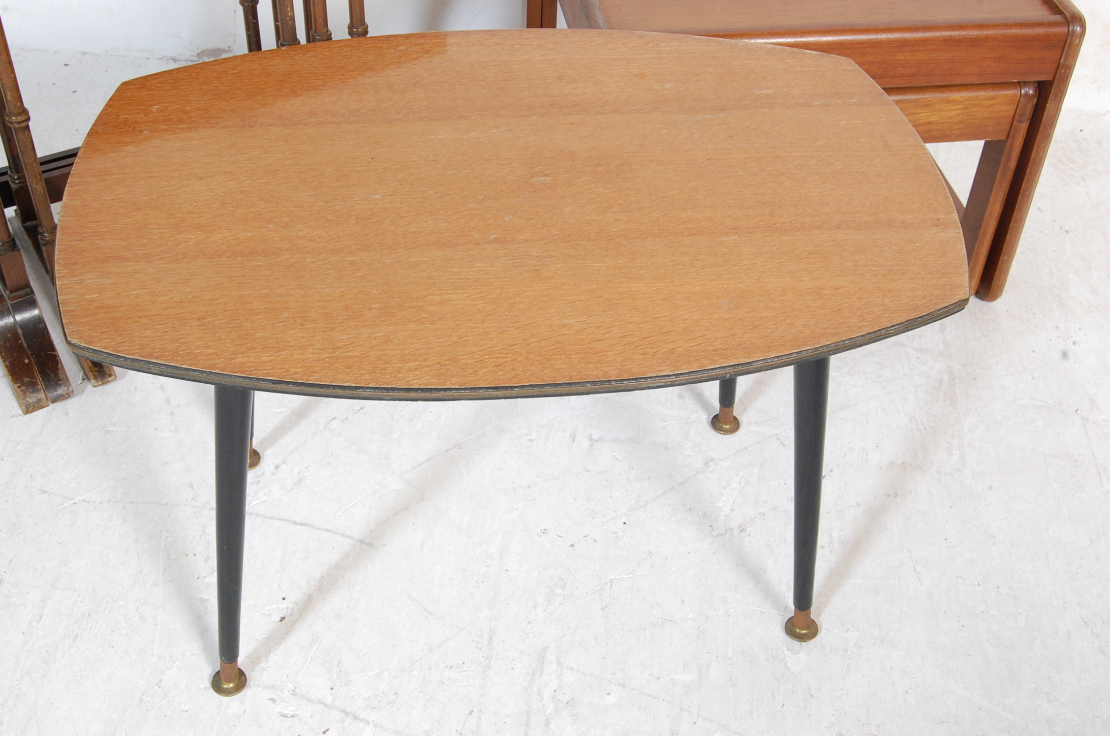 GROUP OF 20TH CENTURY OCCASIONAL FURNITURE - Image 3 of 10