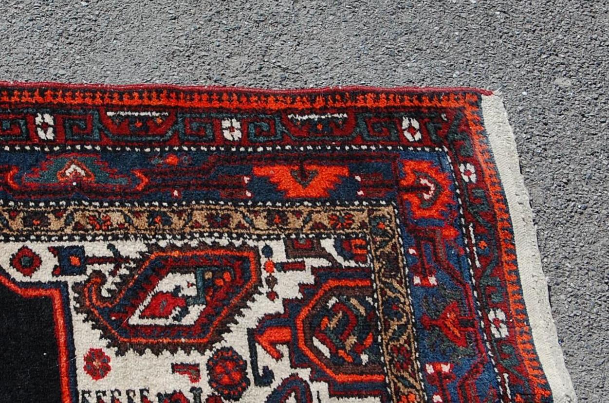 20TH CENTURY PERSIAN ISLAMIC HAMADAN CARPET RUG - Image 3 of 7