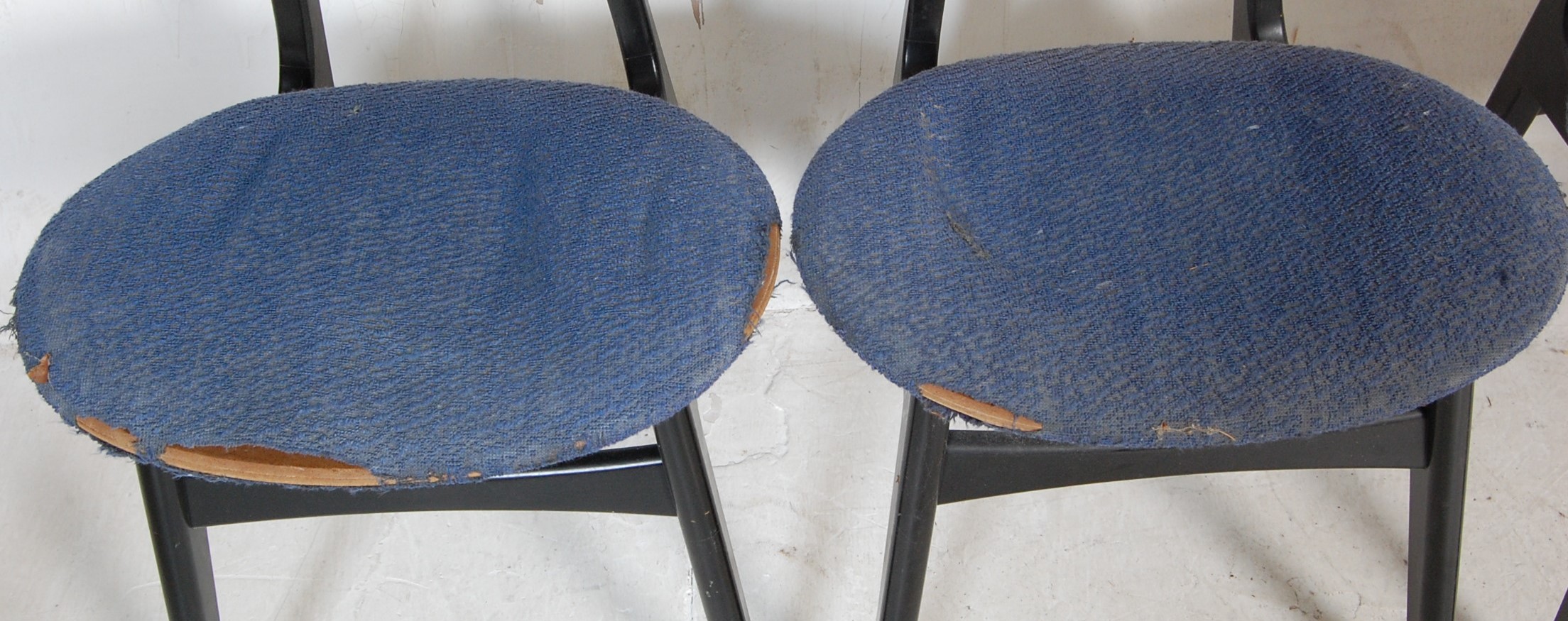 A SET OF FOUR VINTAGE RETRO MID CENTURY G-PLAN LIBRENZA ' BUTTERFLY ' DINING CHAIRS HAVING In - Image 4 of 5