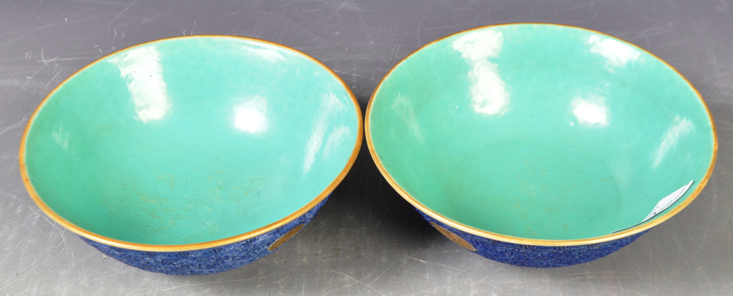 MATCHING PAIR OF 19TH CENTURY CHINESE PAINTED BOWLS - Image 2 of 8