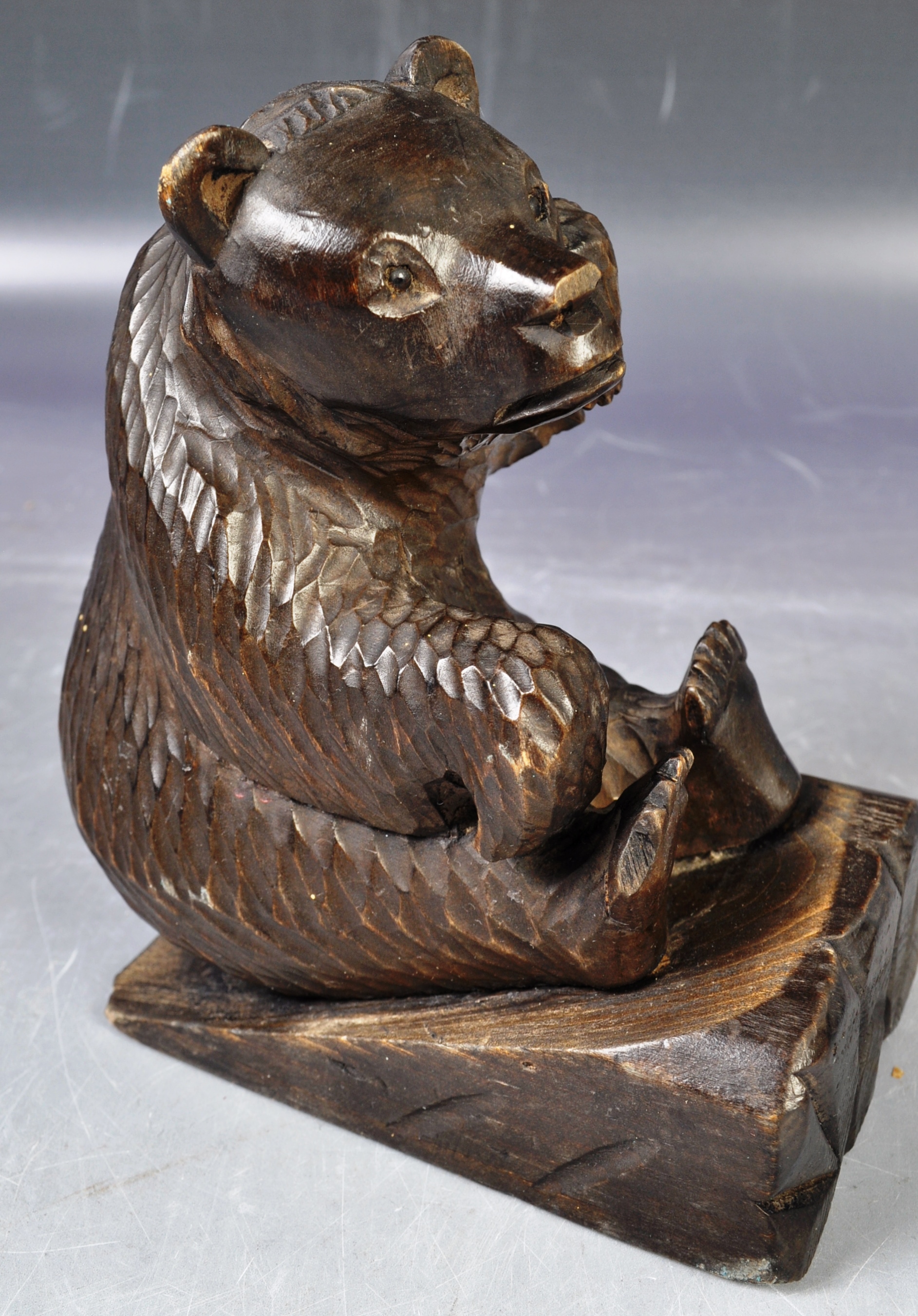 COLLECTION OF ANTIQUE CARVED BLACKFOREST BEAR FIGURINES - Image 6 of 9