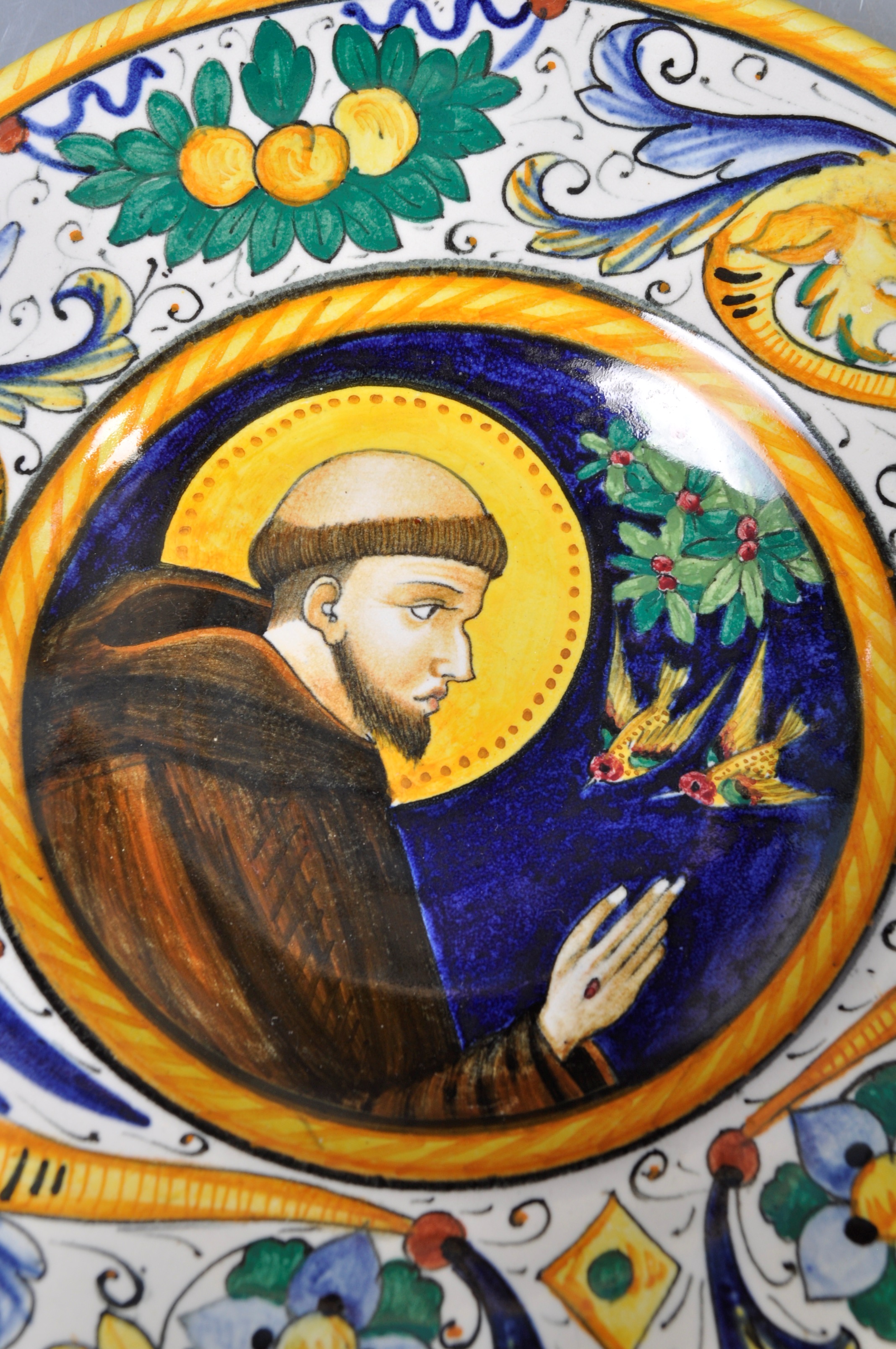 MID CENTURY ITALIAN MAJOLICA PAINTED PLATE DEPICTING A MONK - Image 3 of 7