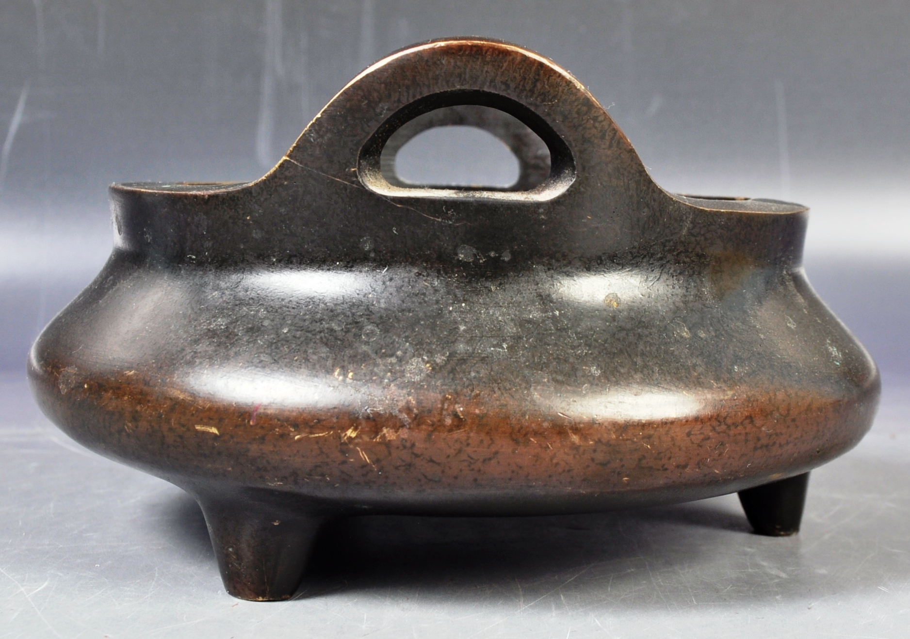 HEAVY ANTIQUE CHINESE XUANDE MARK BRONZE CENSER DING BOWL - Image 3 of 6