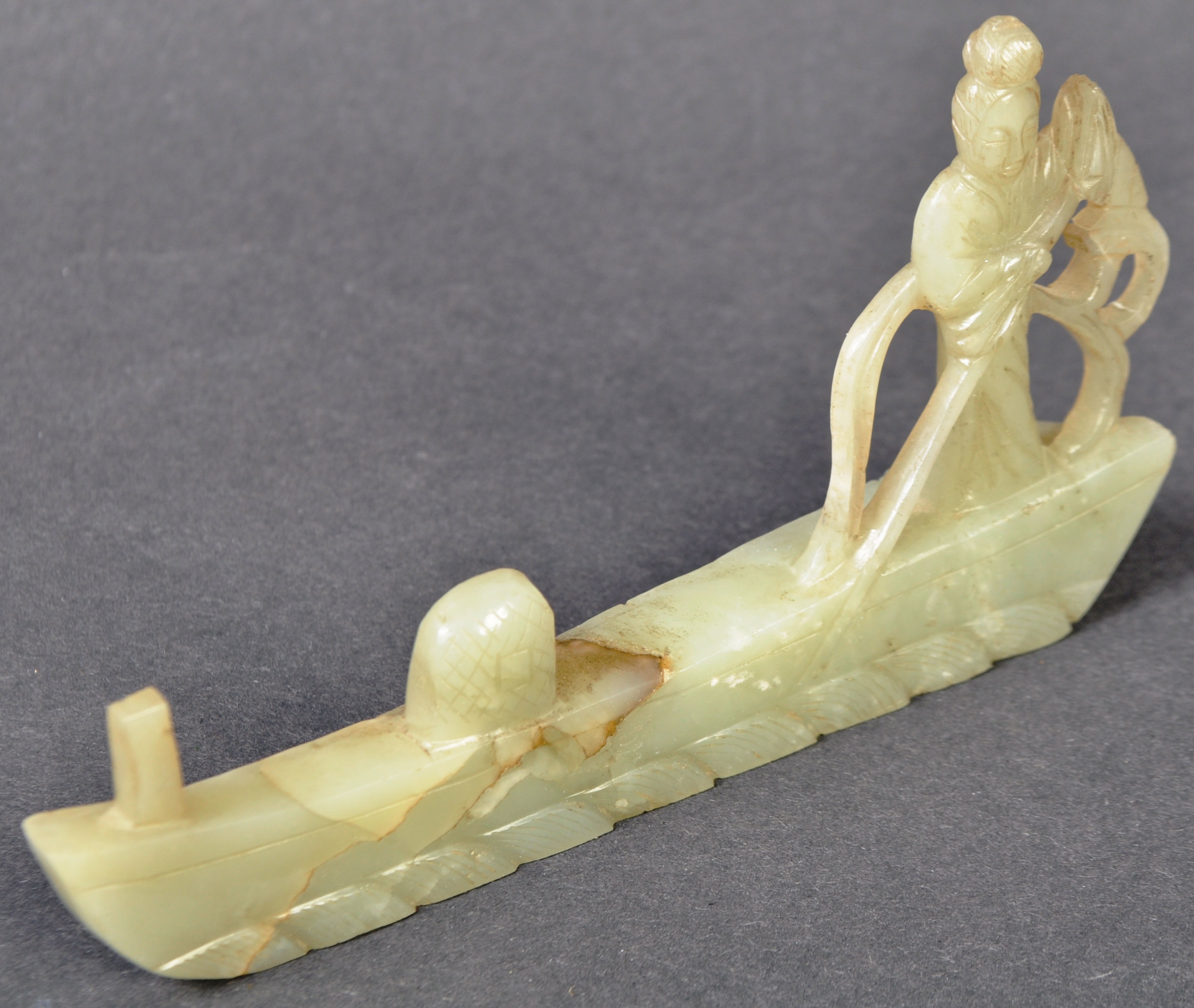 ANTIQUE CARVED JADEITE FIGURE OF GUANYIN ON LOTUS PETAL BOAT - Image 4 of 8