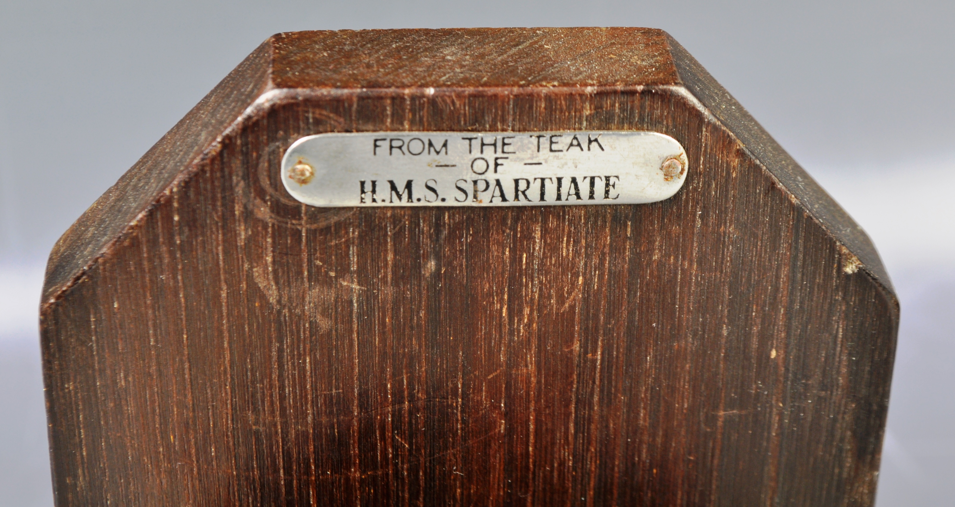 EARLY 20TH CENTURY TEAK HMS SPARTIATE COMMODE INKWELL - Image 3 of 8