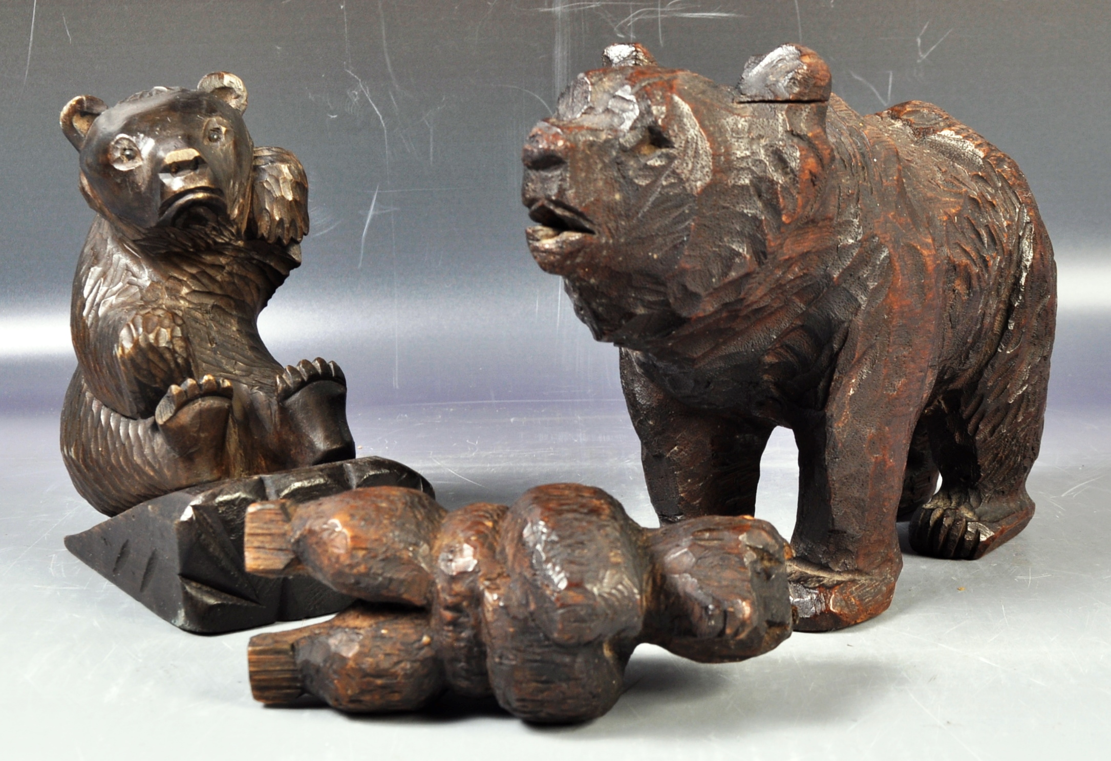 COLLECTION OF ANTIQUE CARVED BLACKFOREST BEAR FIGURINES