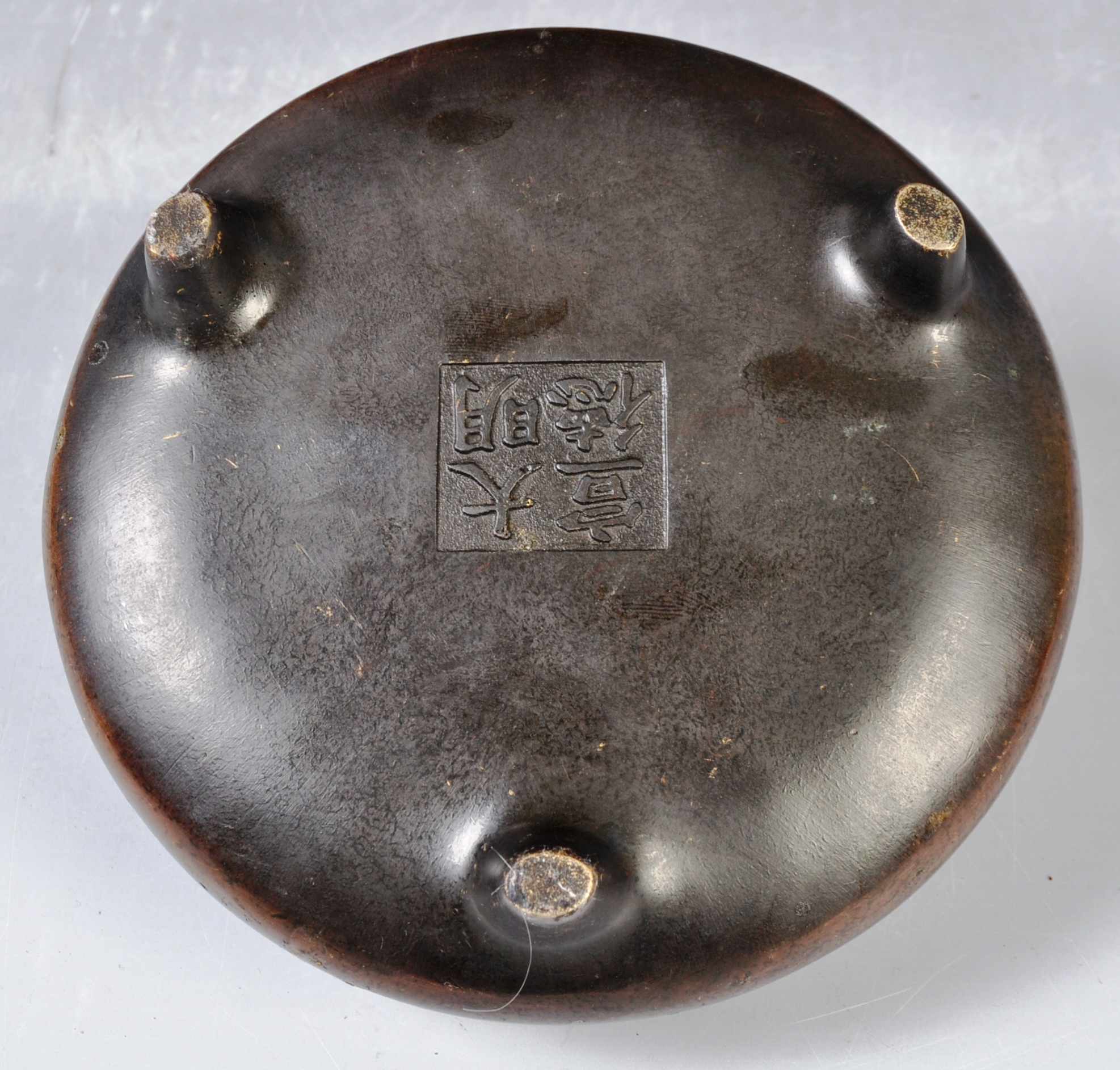 HEAVY ANTIQUE CHINESE XUANDE MARK BRONZE CENSER DING BOWL - Image 6 of 6