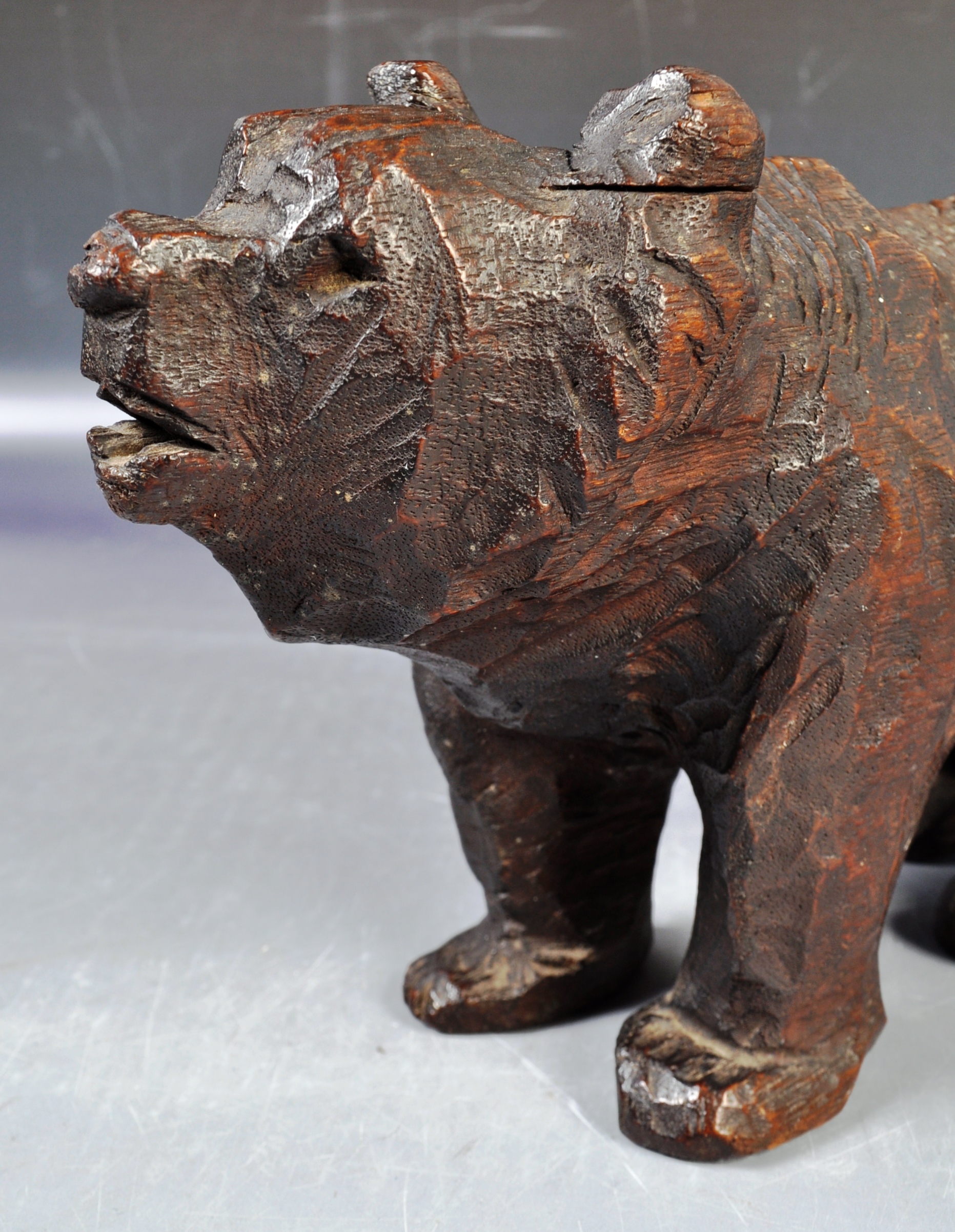 COLLECTION OF ANTIQUE CARVED BLACKFOREST BEAR FIGURINES - Image 3 of 9