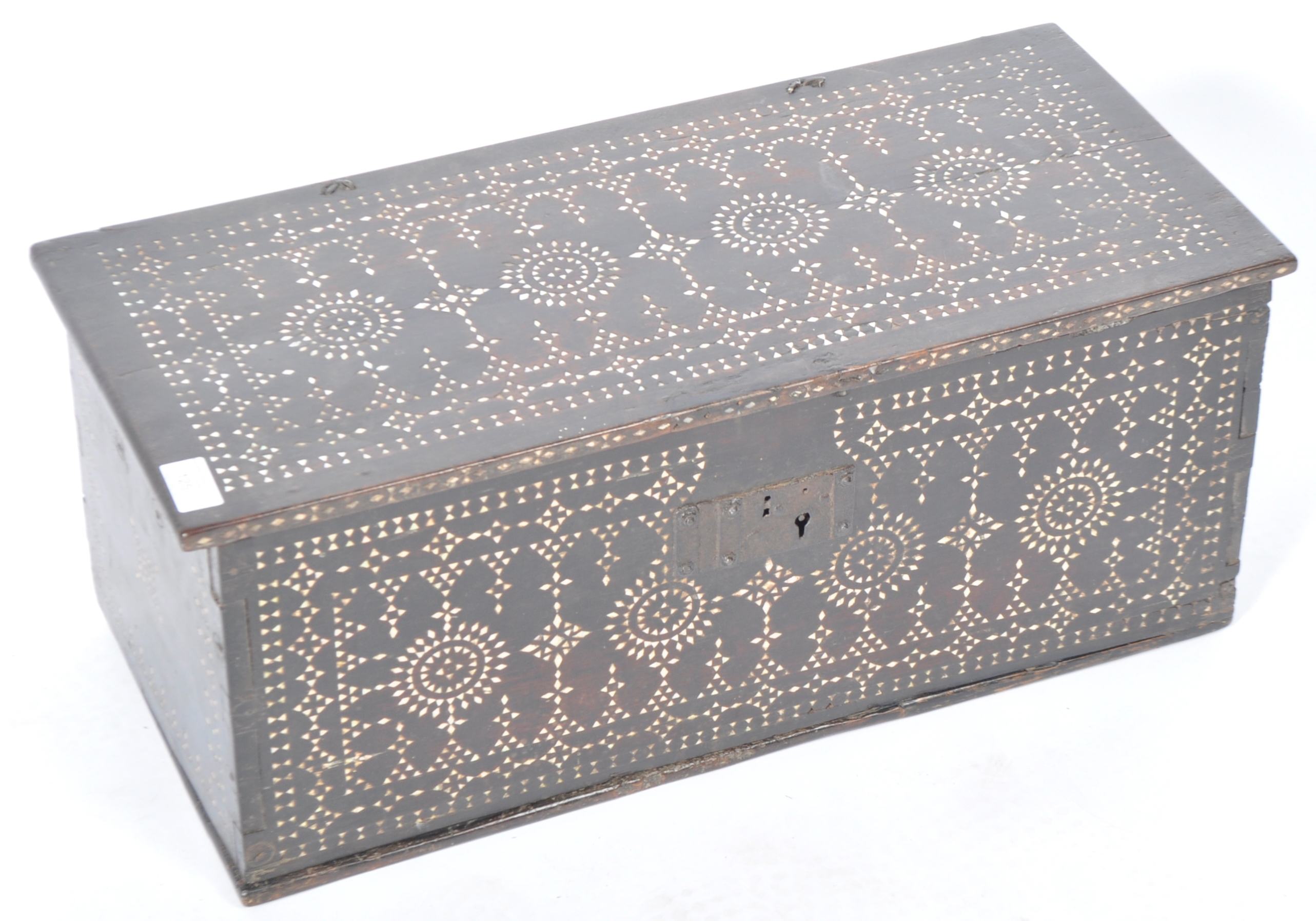 ANTIQUE 17TH CENTURY INDO-PORTUGUESE PEARL INLAID BOX - Image 2 of 6