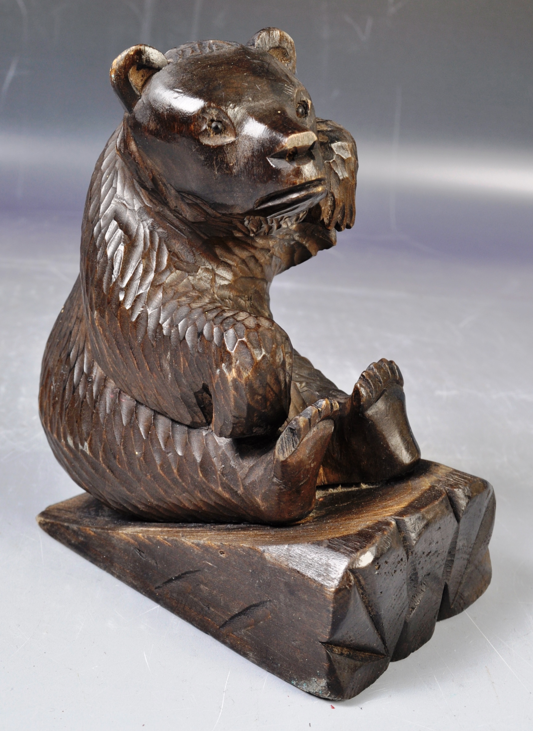 COLLECTION OF ANTIQUE CARVED BLACKFOREST BEAR FIGURINES - Image 5 of 9