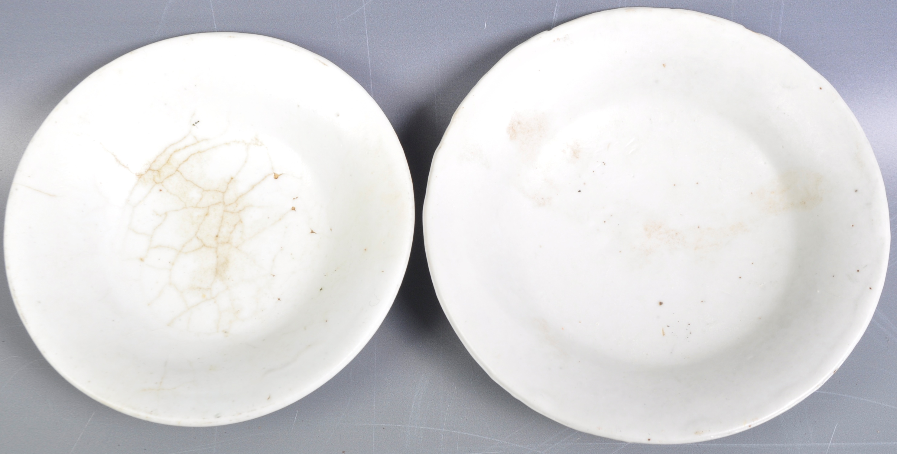 PAIR OF 17TH CENTURY CHINESE MING DYNASTY SAUCER PLATES - Image 6 of 6