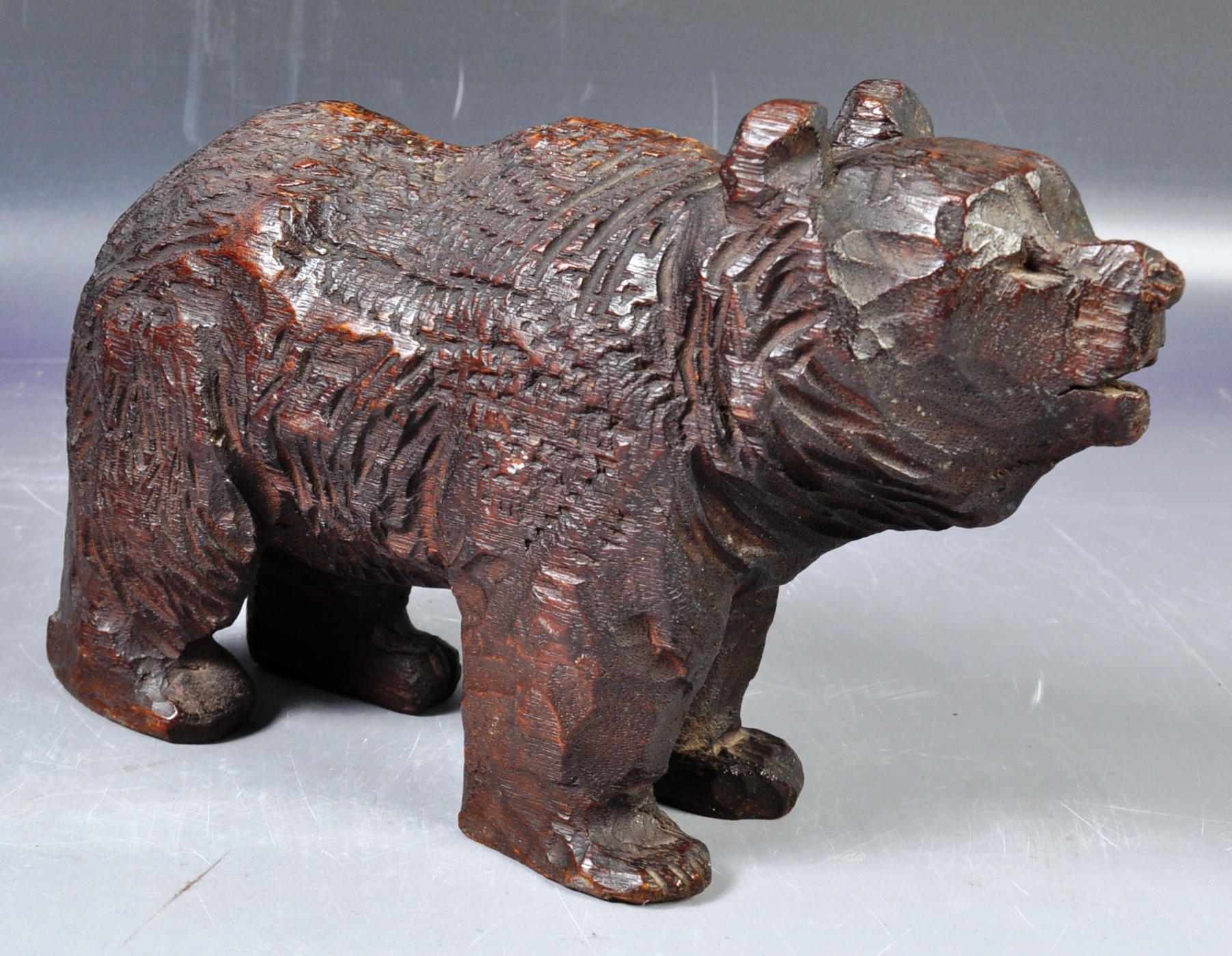 COLLECTION OF ANTIQUE CARVED BLACKFOREST BEAR FIGURINES - Image 2 of 9