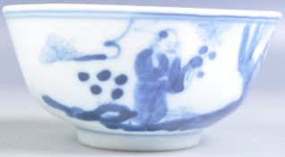 19TH CENTURY CHINESE BLUE AND WHITE RICE BOWL DEPICTING ELDERS