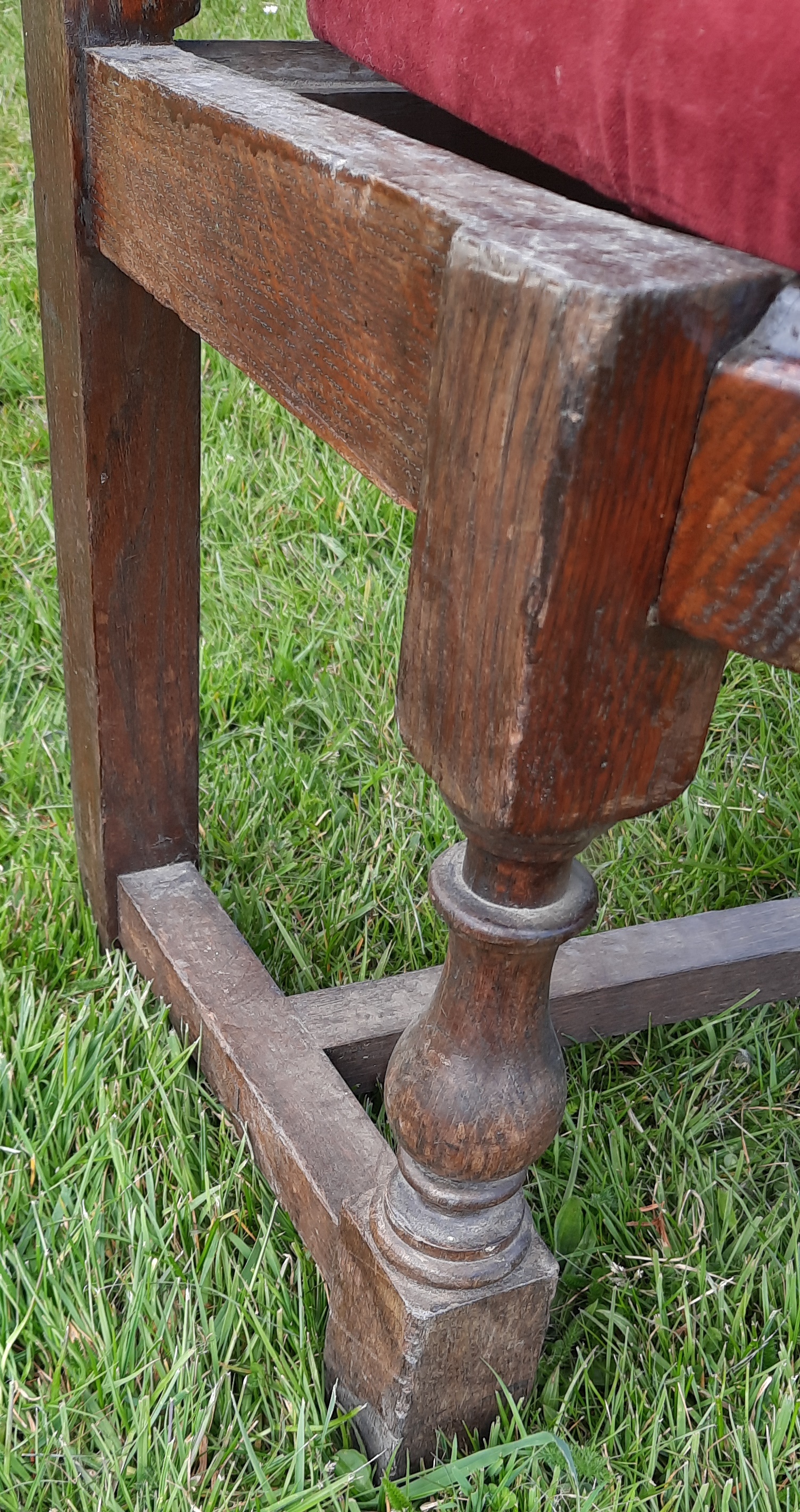 LARGE AND IMPRESSIVE OAK THEATER / CINEMA SEATS - Image 8 of 9