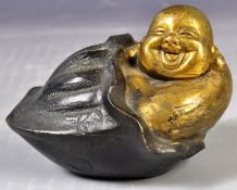 ANTIQUE CHINESE BRONZE FIGURINE OF A LAUGHING SEATED BUDDHA