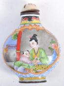 19TH CENTURY CHINESE PORCELAIN QIANLONG MARK SNUFF BOTTLE