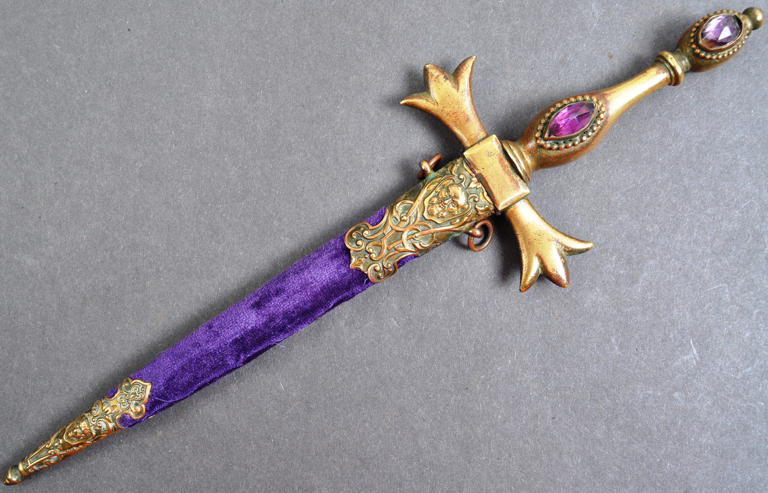 19TH CENTURY ' MEMENTO MORI ' SOUTH EUROPEAN DAGGER - Image 7 of 8