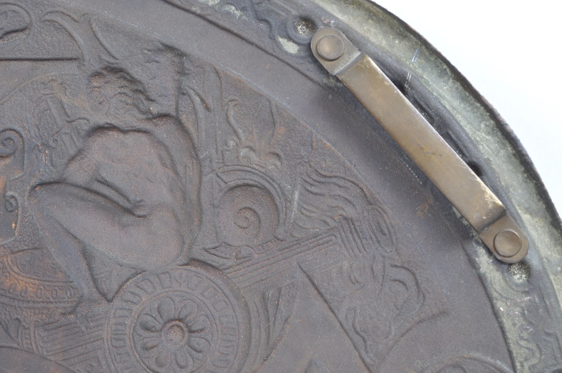 19TH CENTURY DECORATIVE COPPER SHIELD RELATING TO HENRY II - Image 7 of 8