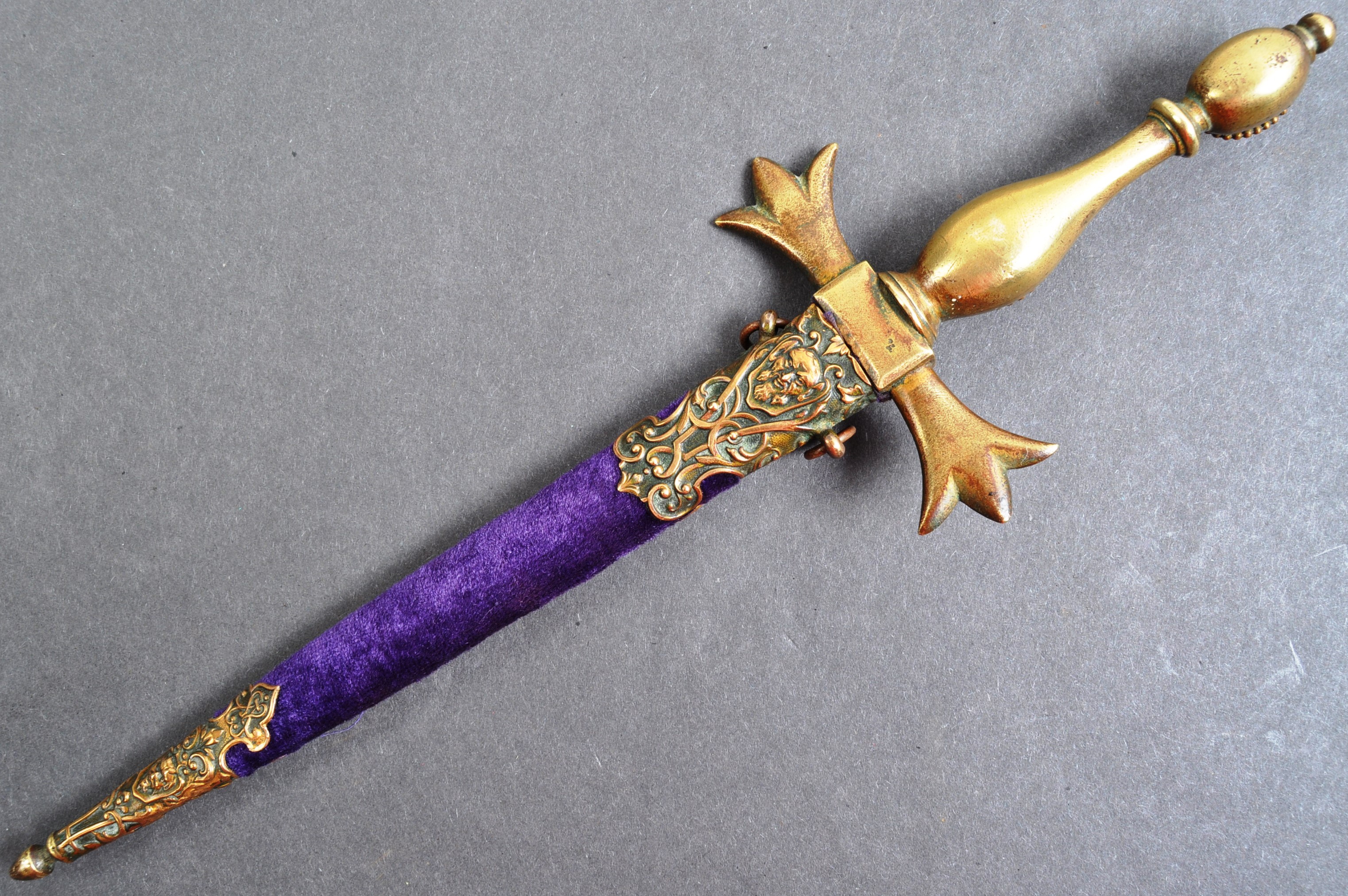 19TH CENTURY ' MEMENTO MORI ' SOUTH EUROPEAN DAGGER - Image 8 of 8