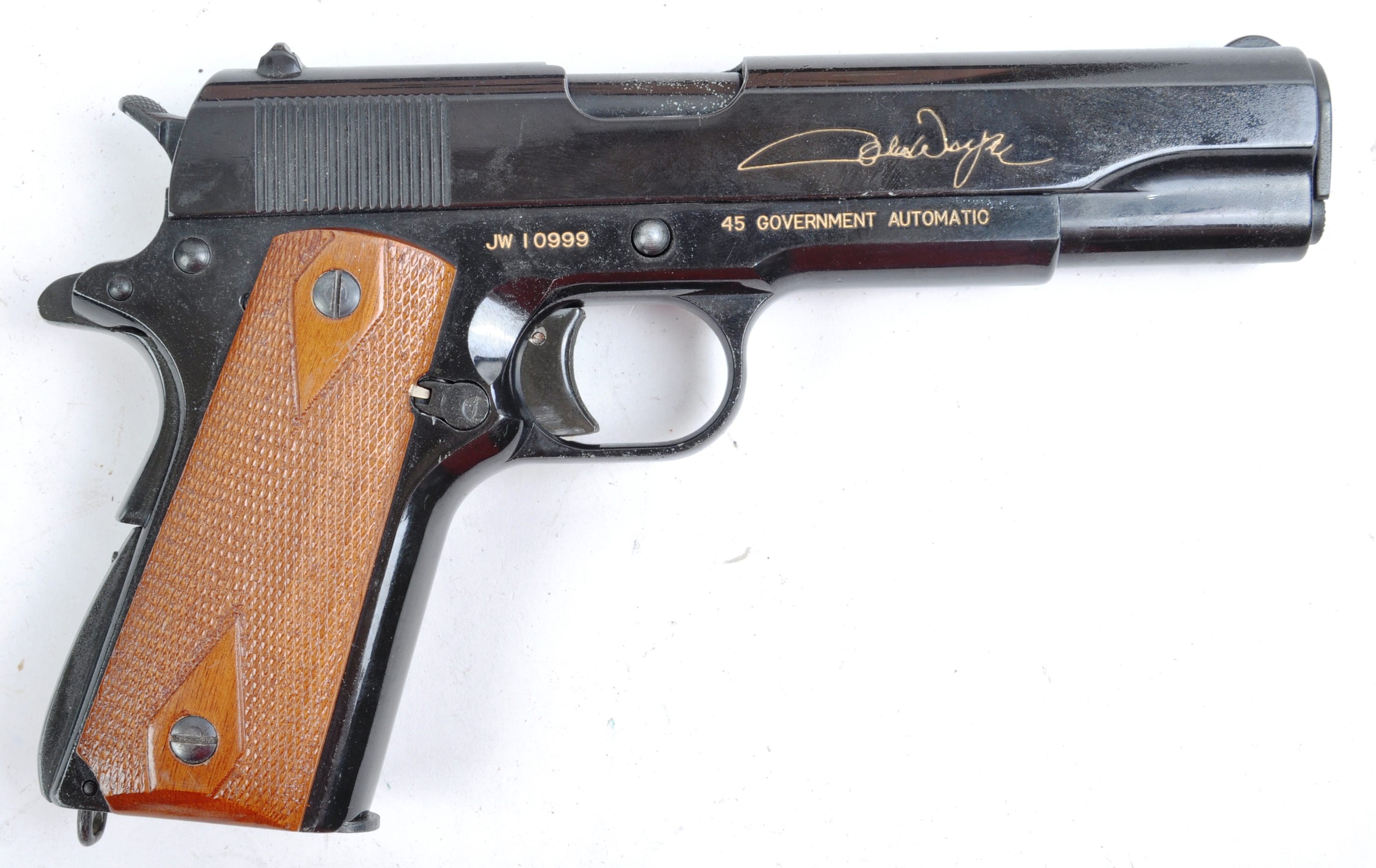 JOHN WAYNE COMMEMORATIVE REPLICA .45 AUTOMATIC HAND GUN - Image 8 of 11