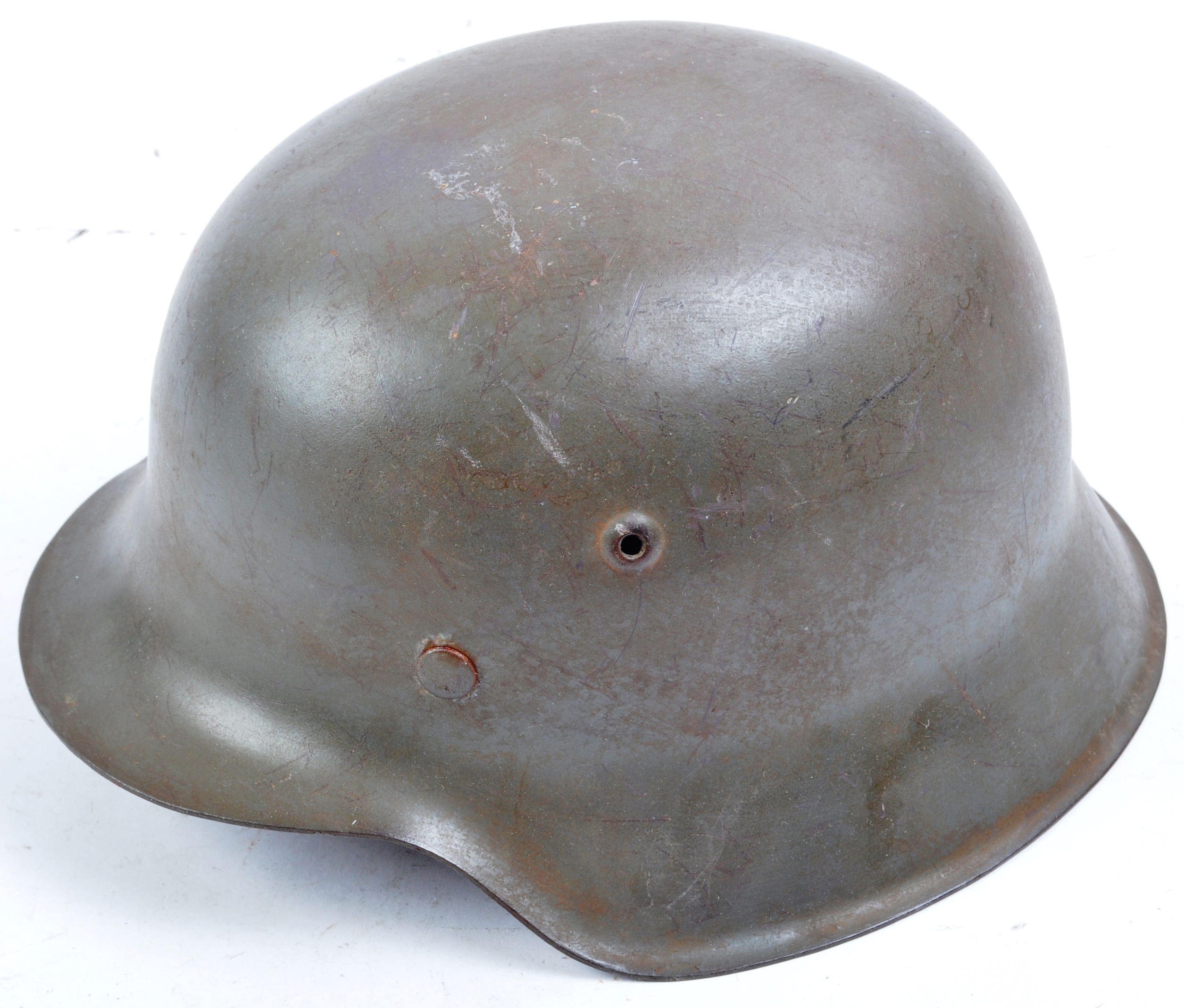 ORIGINAL WWII SECOND WORLD WAR GERMAN M42 STEEL COMBAT HELMET - Image 2 of 6