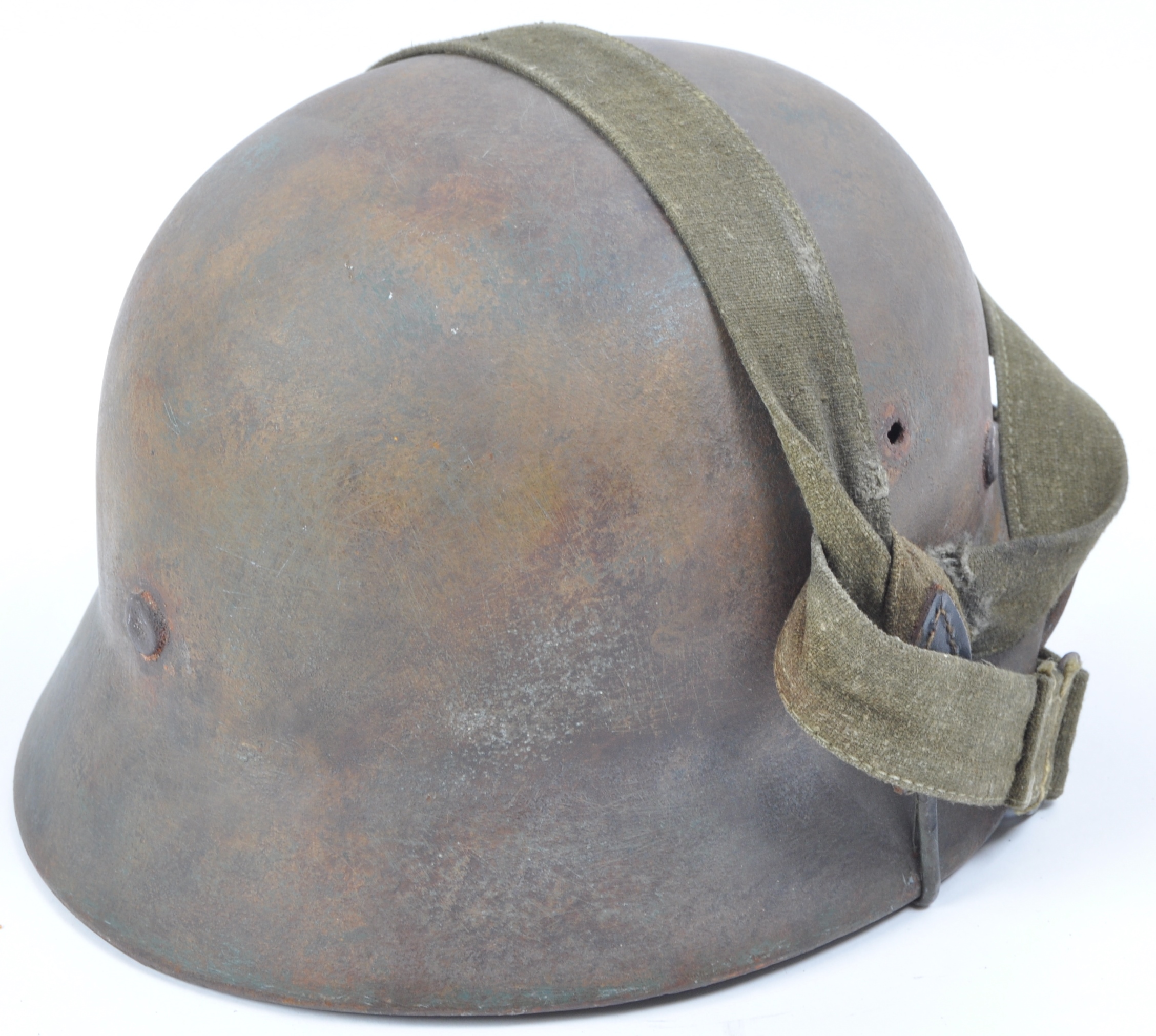 ORIGINAL WWII SECOND WORLD WAR M40 GERMAN UNIFORM HELMET - Image 2 of 6