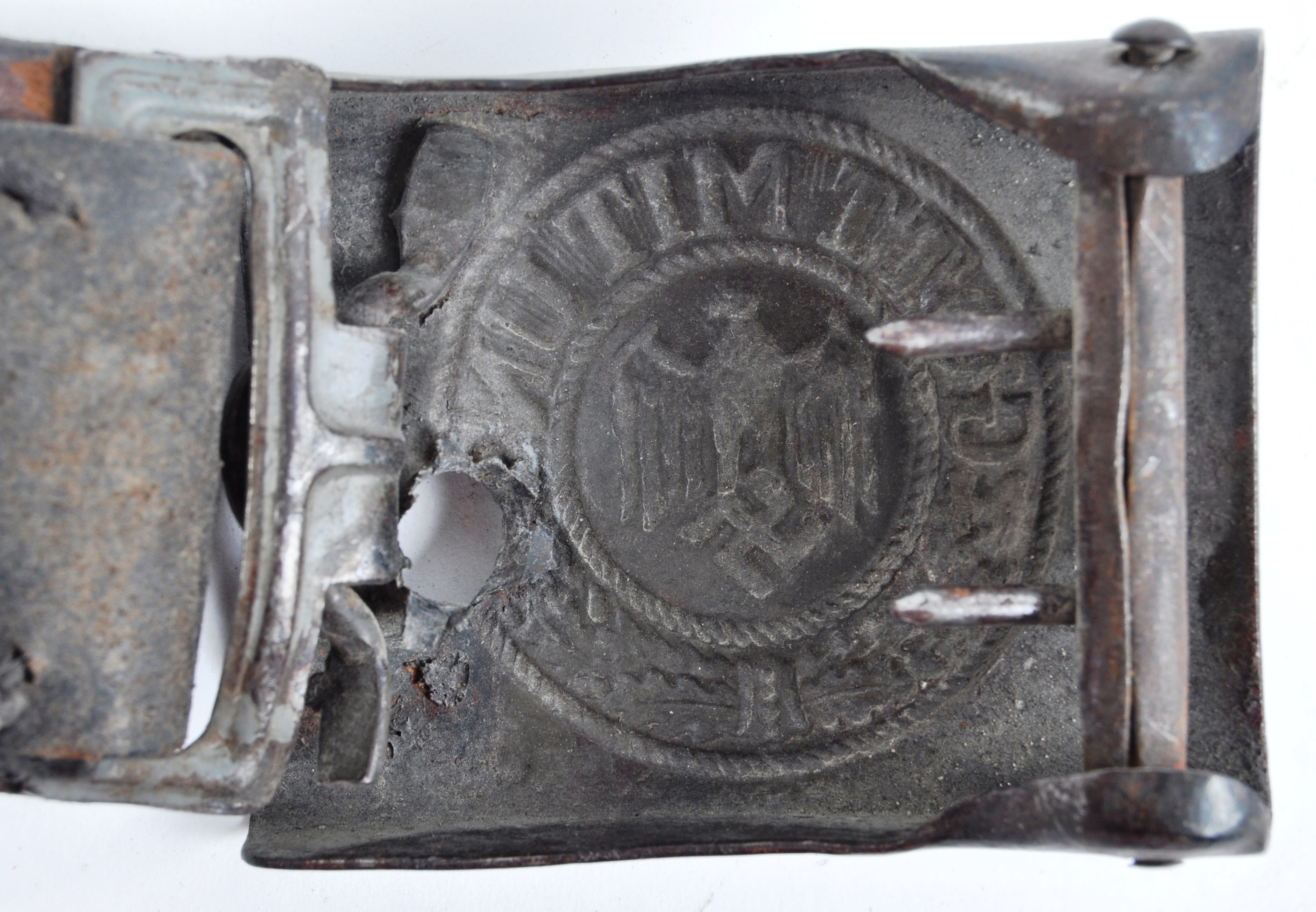 ORIGINAL WWII SECOND WORLD WAR GERMAN BELT BUCKLE W/BULLET HOLE - Image 4 of 5