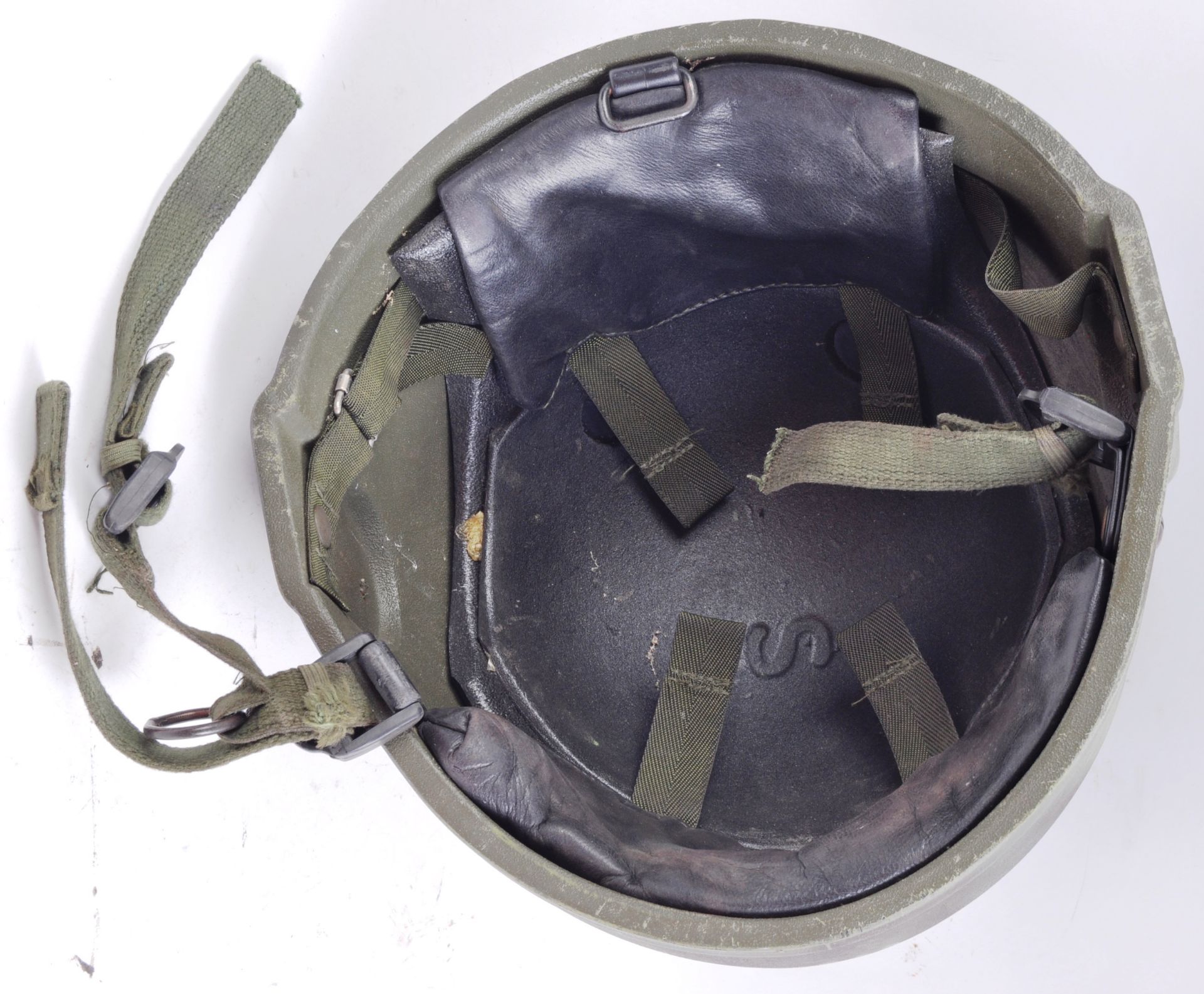 20TH CENTURY BRITISH ARMY 1989/90 NATO HELMET WITH GRAFITTI - Image 4 of 6