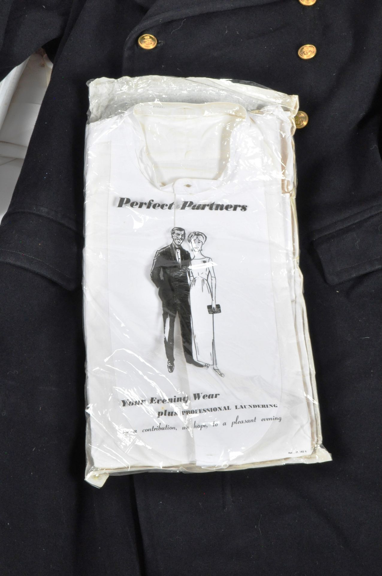 COLLECTION OF POST WAR ROYAL NAVY COMMANDERS UNIFORM ITEMS - Image 3 of 10