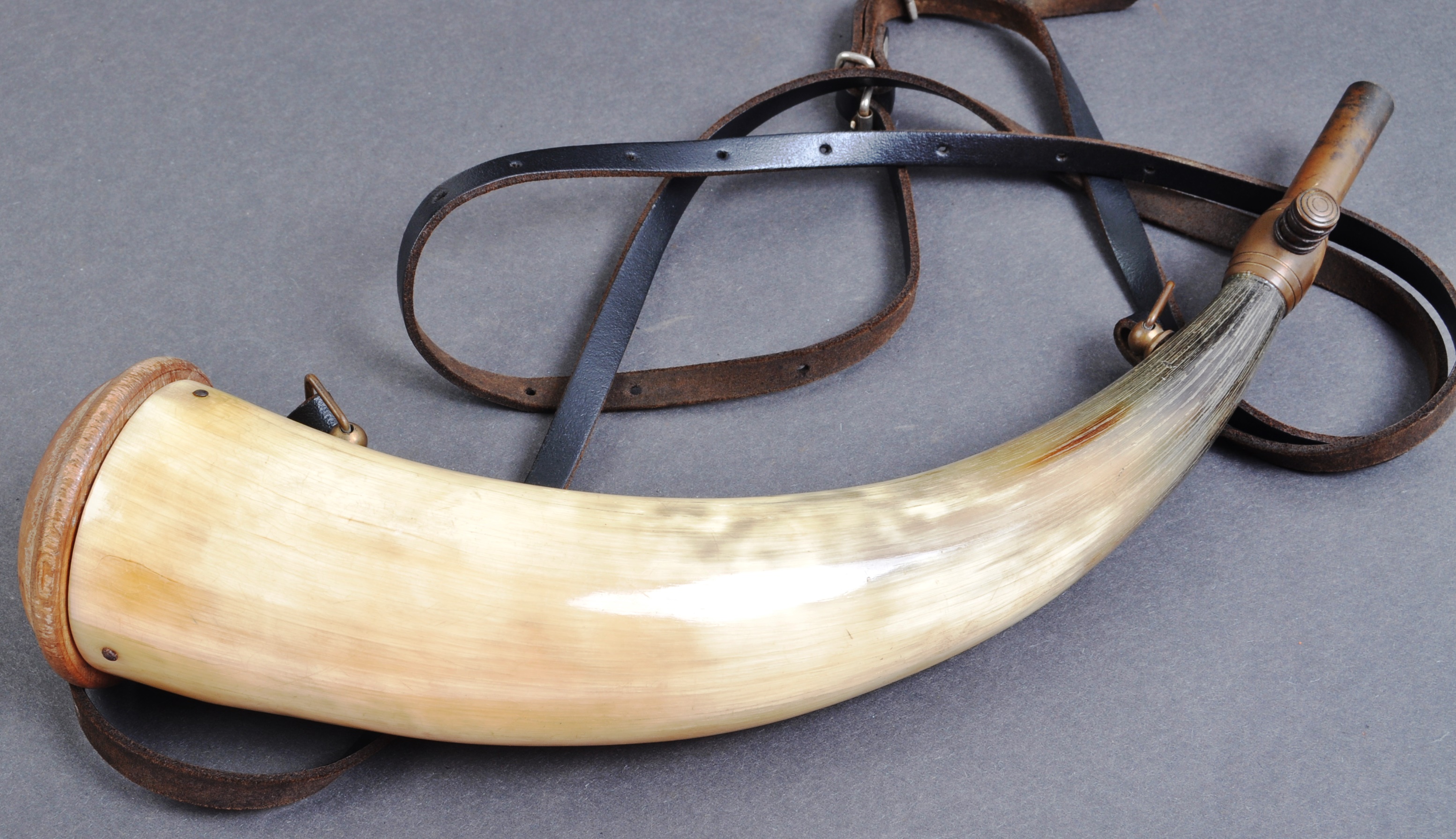 19TH CENTURY GUN POWDER HORN / FLASK - Image 3 of 6