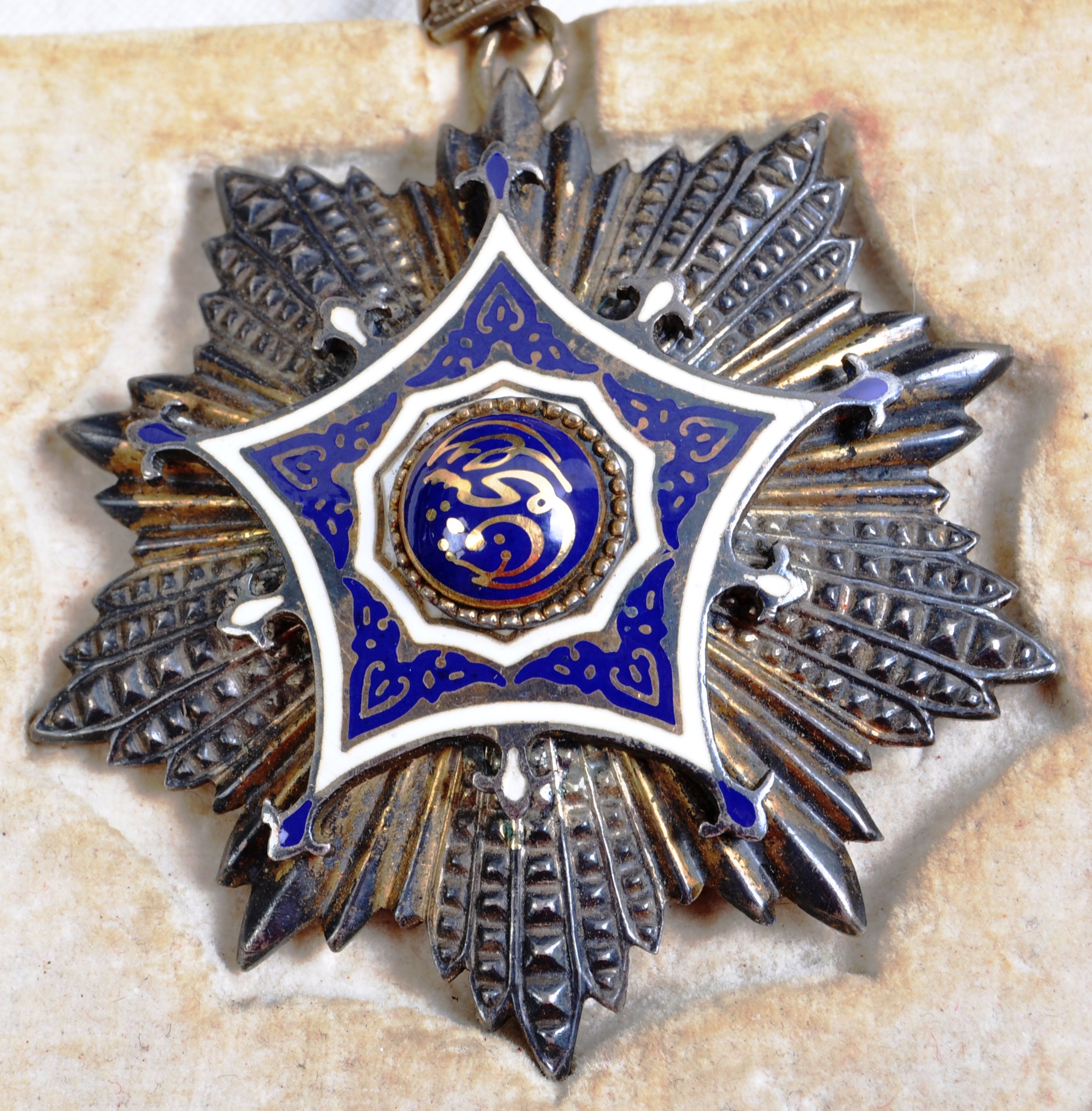 AN EGYPT ORDER OF MERIT NISHAN AL-ISTIHQAQ GRAND CROSS CASED SASH BADGE - Image 2 of 9