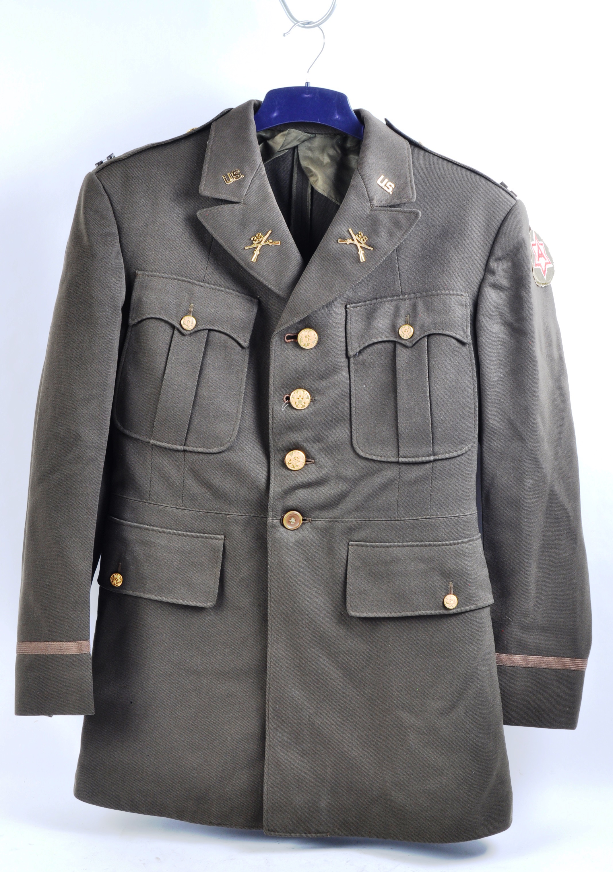 20TH CENTURY UNITED STATES ARMY CAPTAINS UNIFORM TUNIC