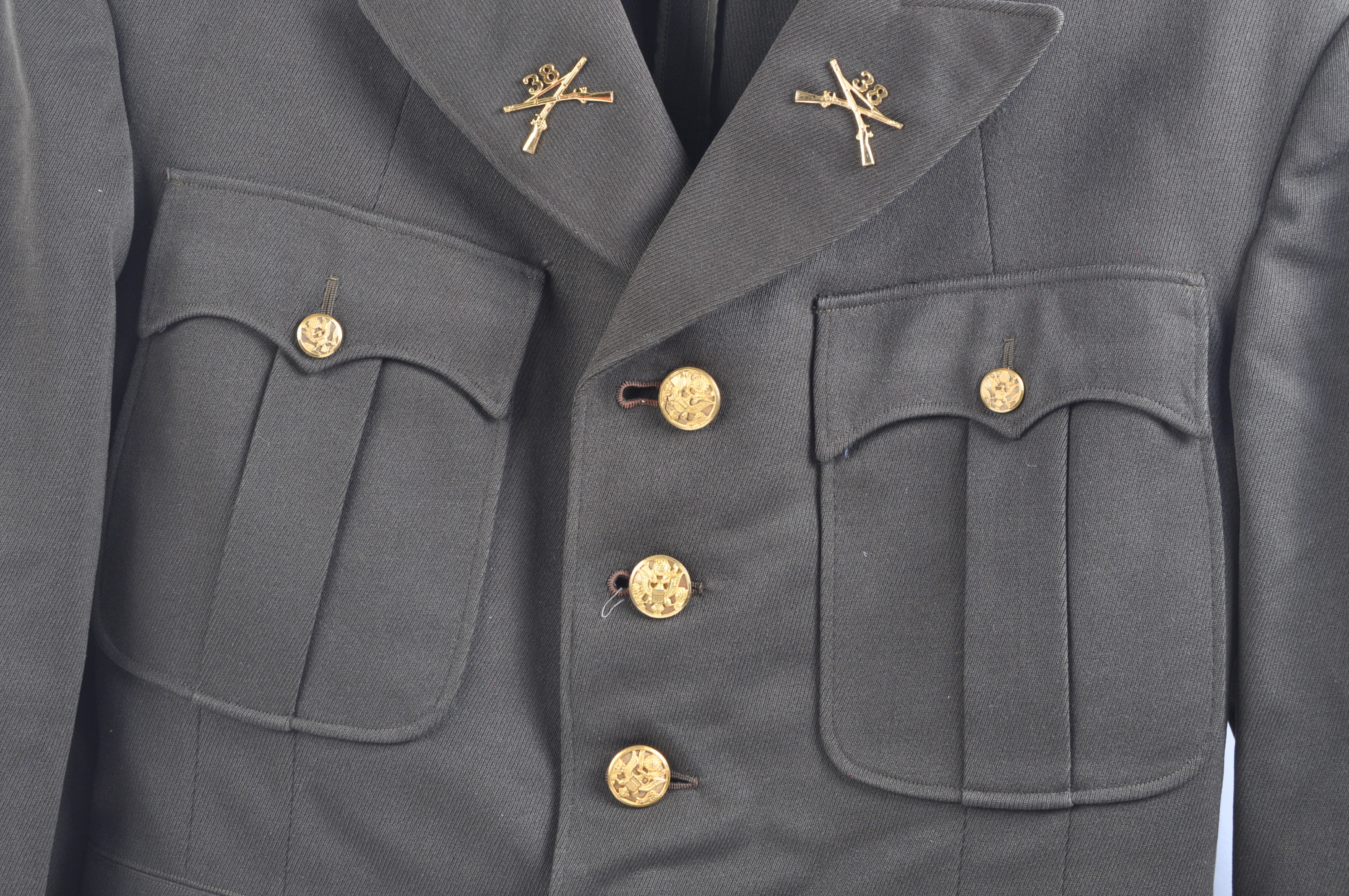 20TH CENTURY UNITED STATES ARMY CAPTAINS UNIFORM TUNIC - Image 5 of 10