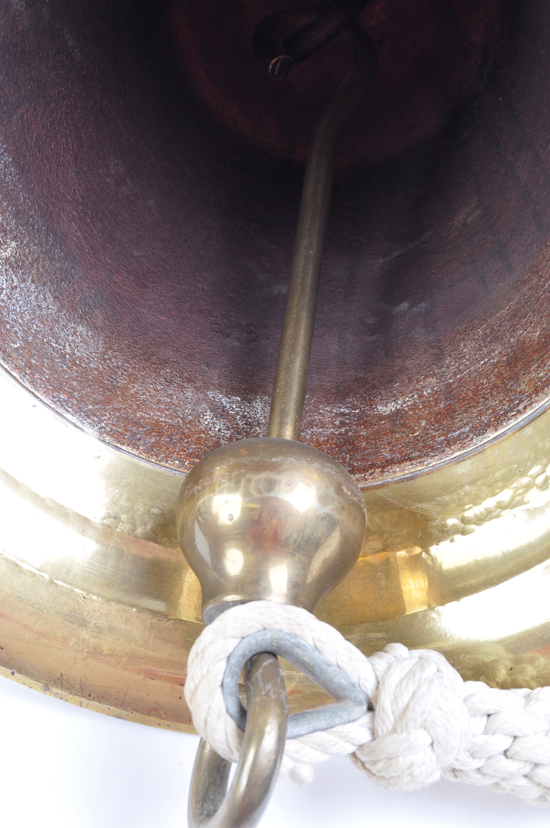 LARGE VINTAGE BRASS SHIP'S BELL WITH WALL BRACKET - Image 6 of 8