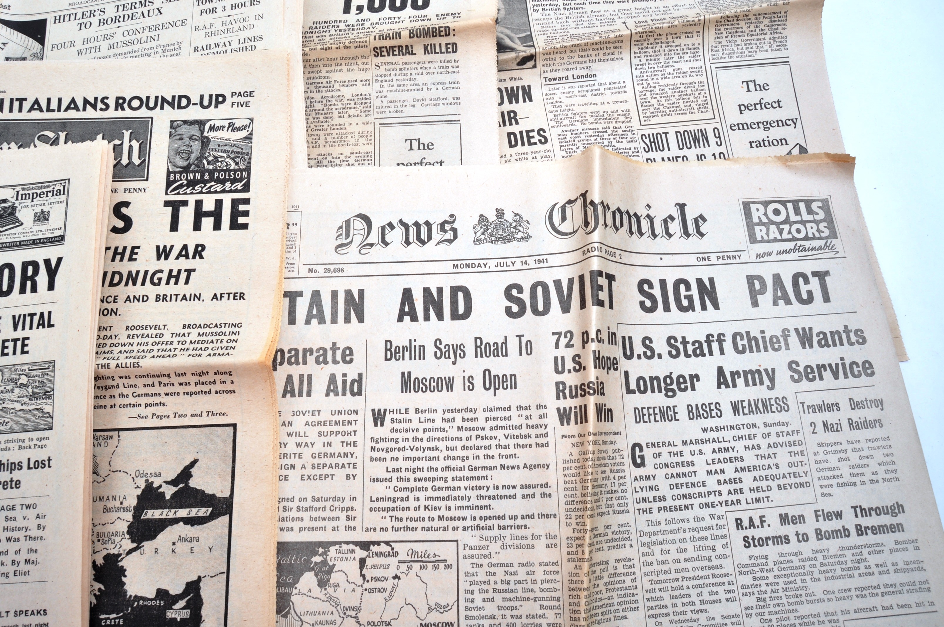 WWII SECOND WORLD WAR - COLLECTION OF WARTIME NEWSPAPERS - Image 4 of 11