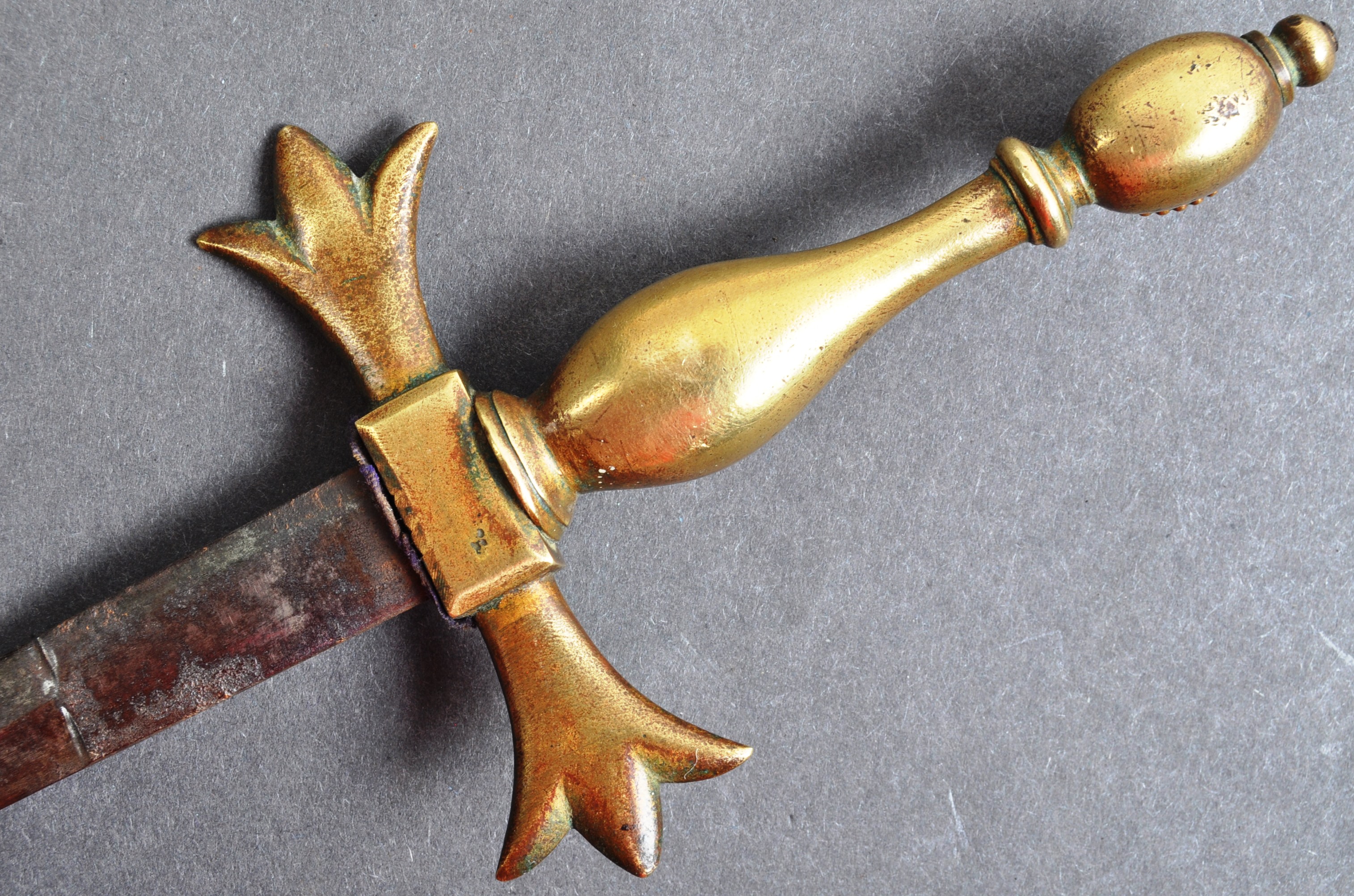 19TH CENTURY ' MEMENTO MORI ' SOUTH EUROPEAN DAGGER - Image 6 of 8