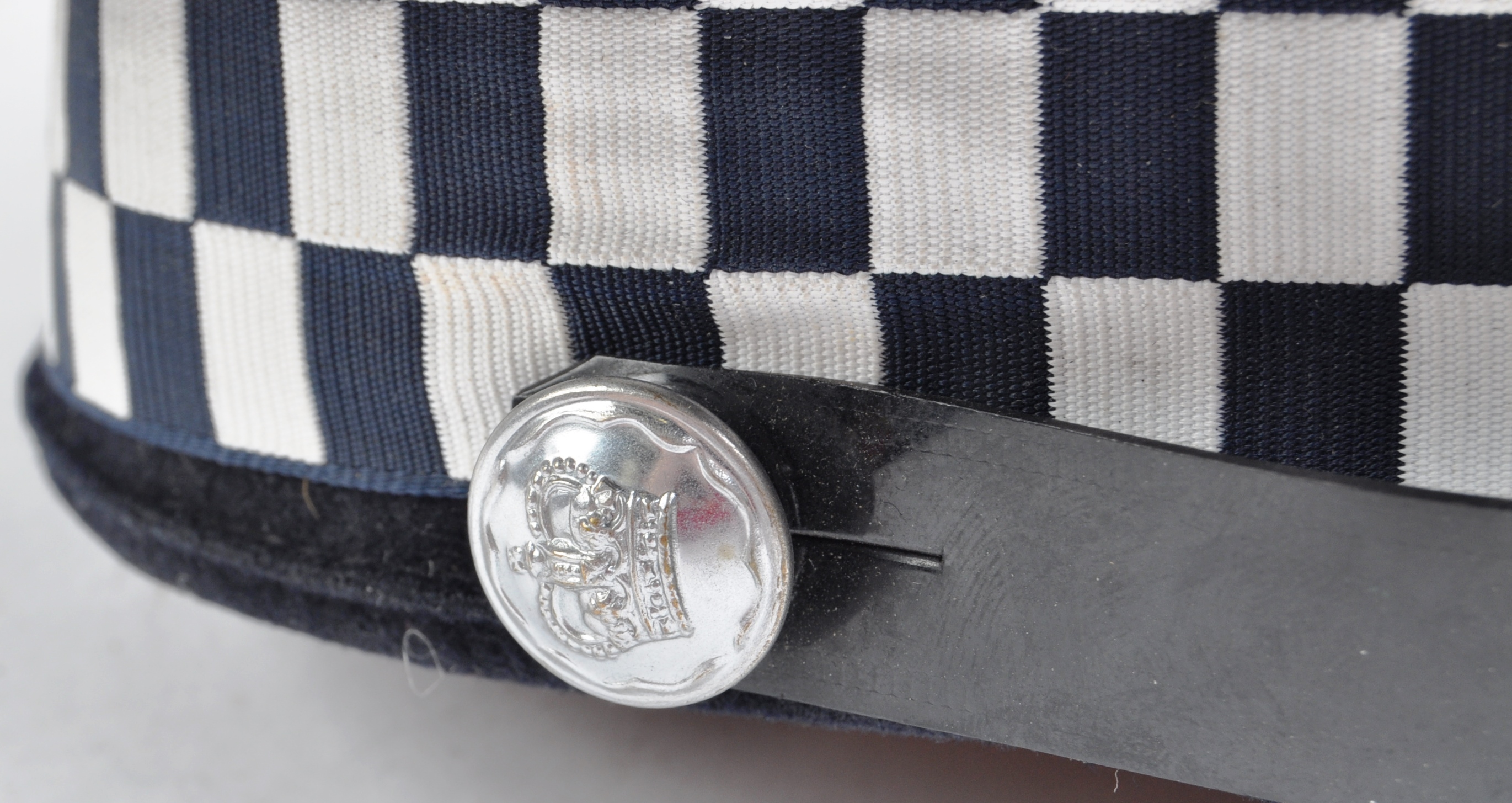 20TH CENTURY BRITISH POLICE CHIEF CONSTABLE UNIFORM CAP - Image 4 of 9