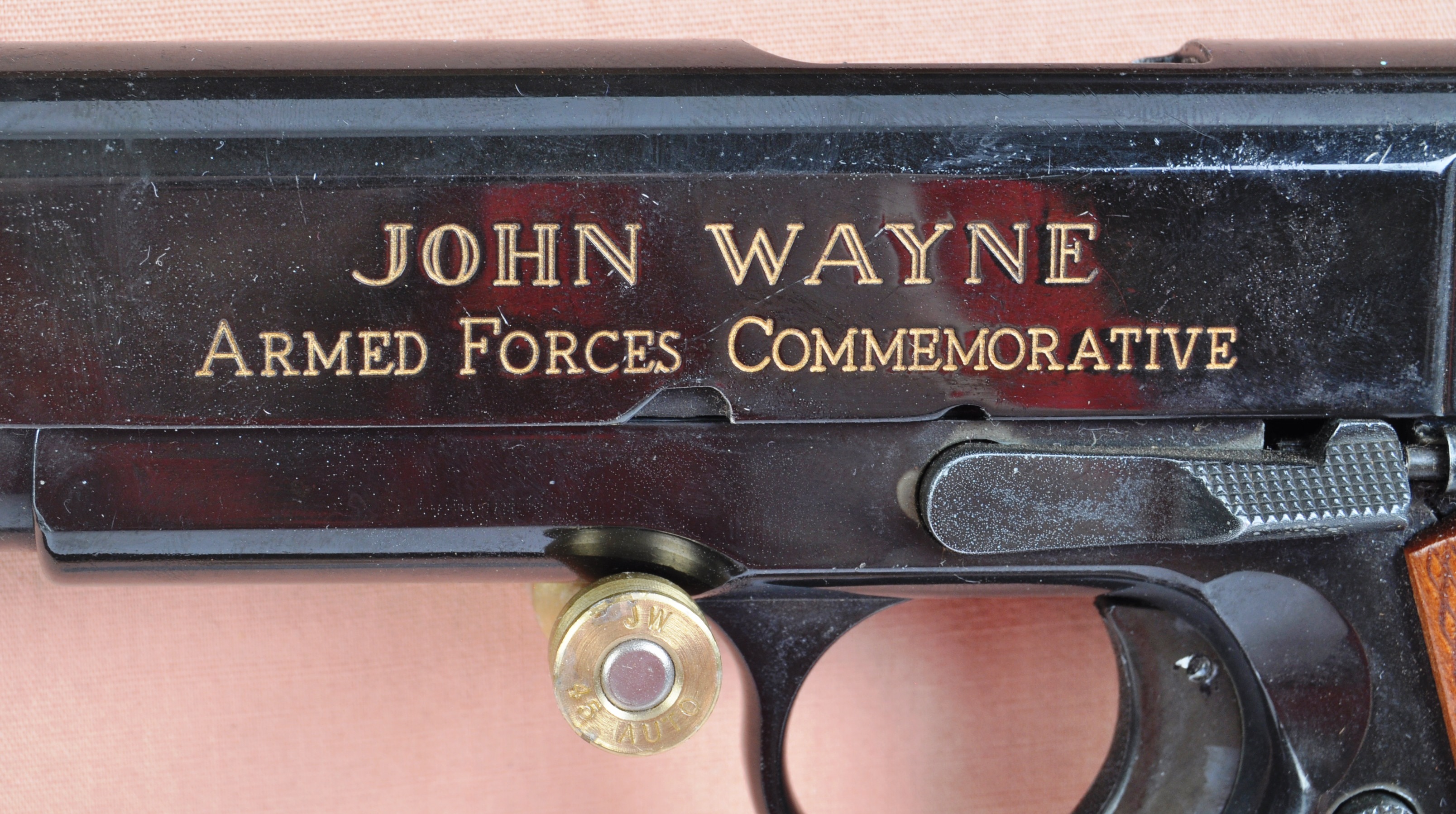 JOHN WAYNE COMMEMORATIVE REPLICA .45 AUTOMATIC HAND GUN - Image 4 of 11