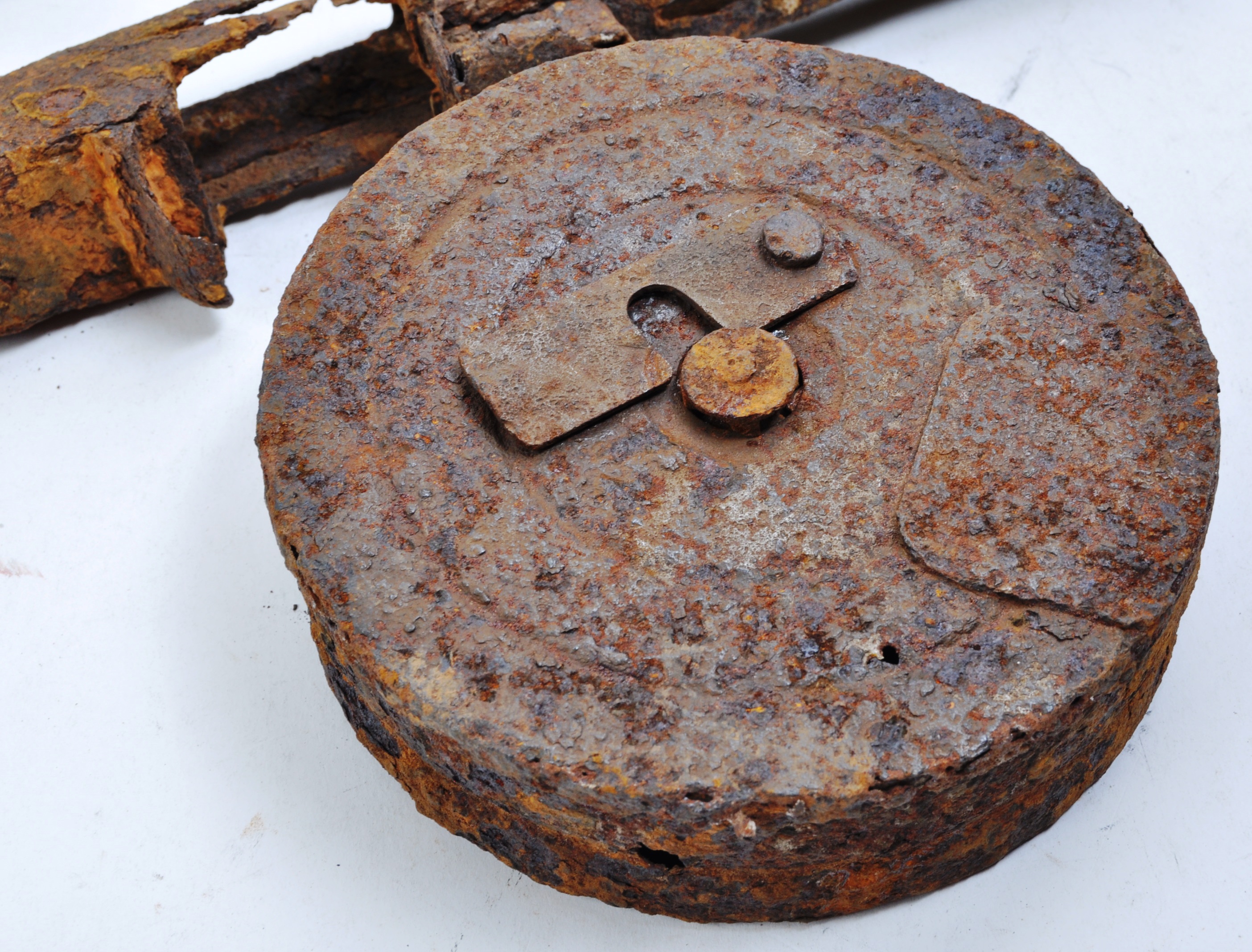 WWII EASTERN FRONT RUSSIAN MACHINE GUN & HELMET RELICS - Image 4 of 11