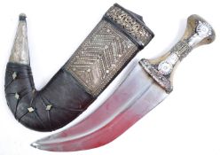 20TH CENTURY MIDDLE EASTERN JAMBIYA DAGGER