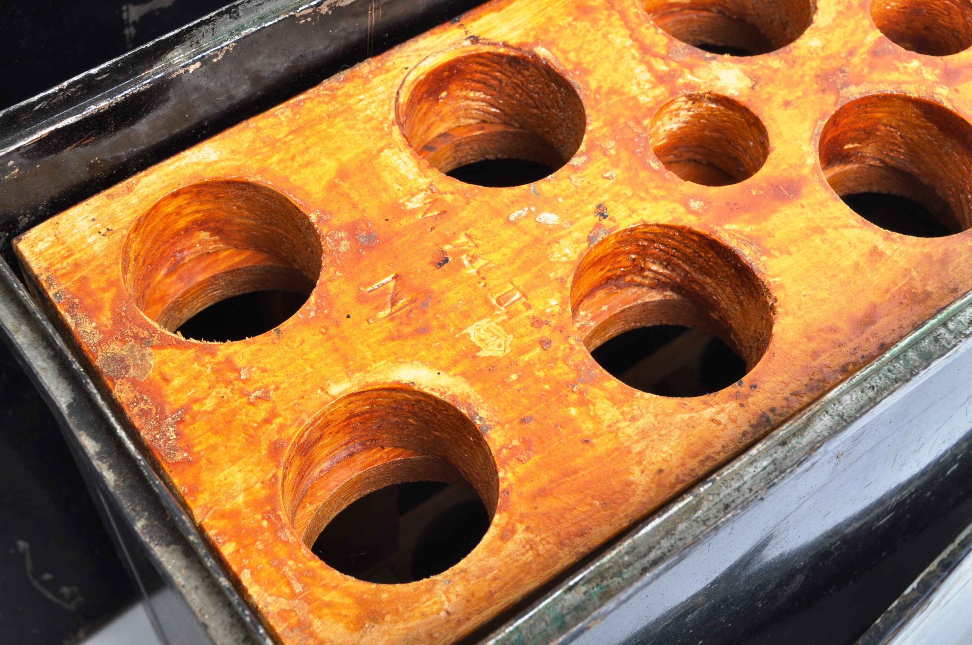 TWO ORIGINAL WWII SECOND WORLD ROYAL NAVY AMMUNITION BOXES - Image 4 of 6