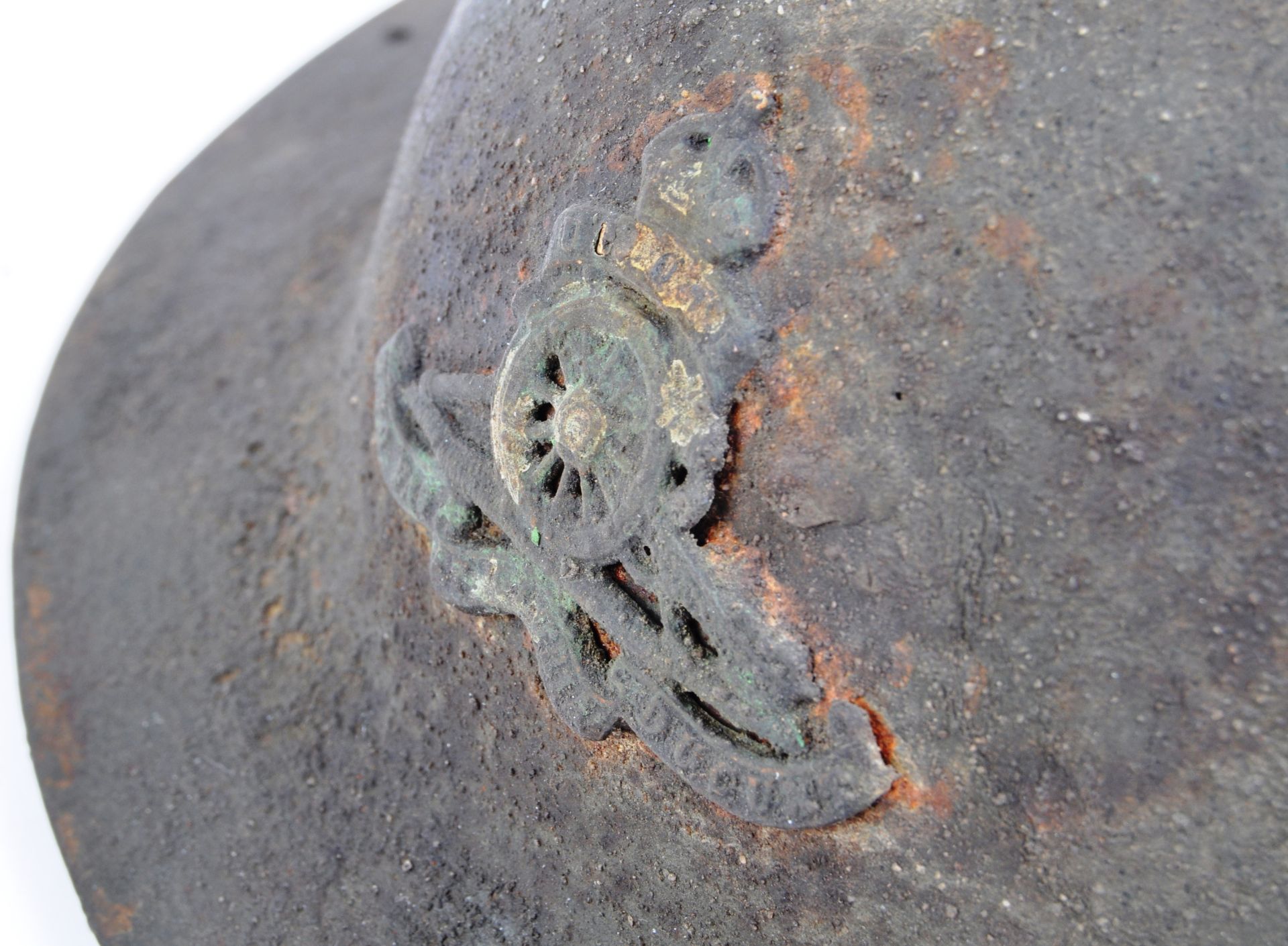 WWI FIRST WORLD WAR 'TOMMY' BRODIE HELMET WITH INSIGNIA - Image 4 of 6