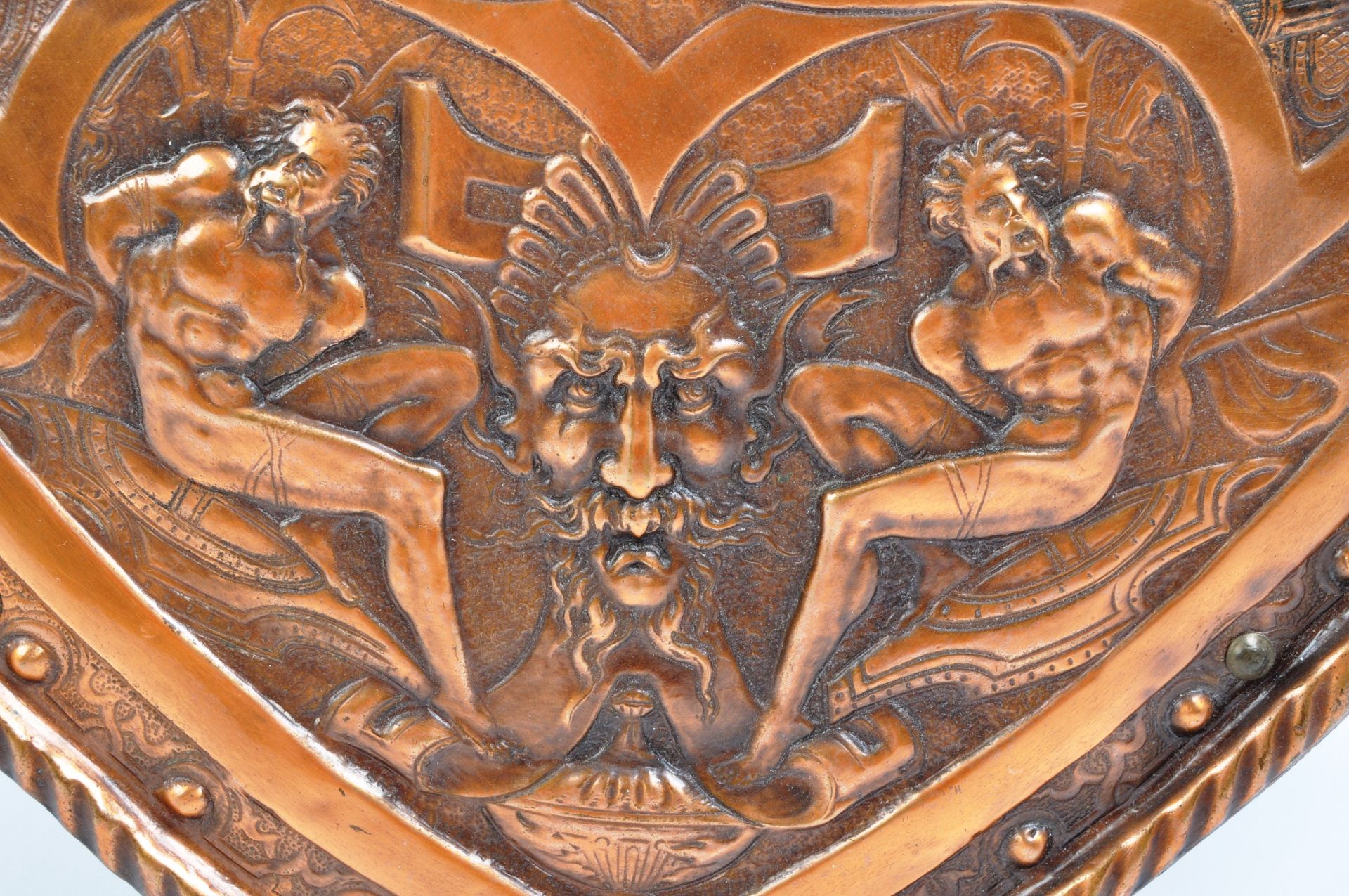 19TH CENTURY DECORATIVE COPPER SHIELD RELATING TO HENRY II - Image 4 of 8